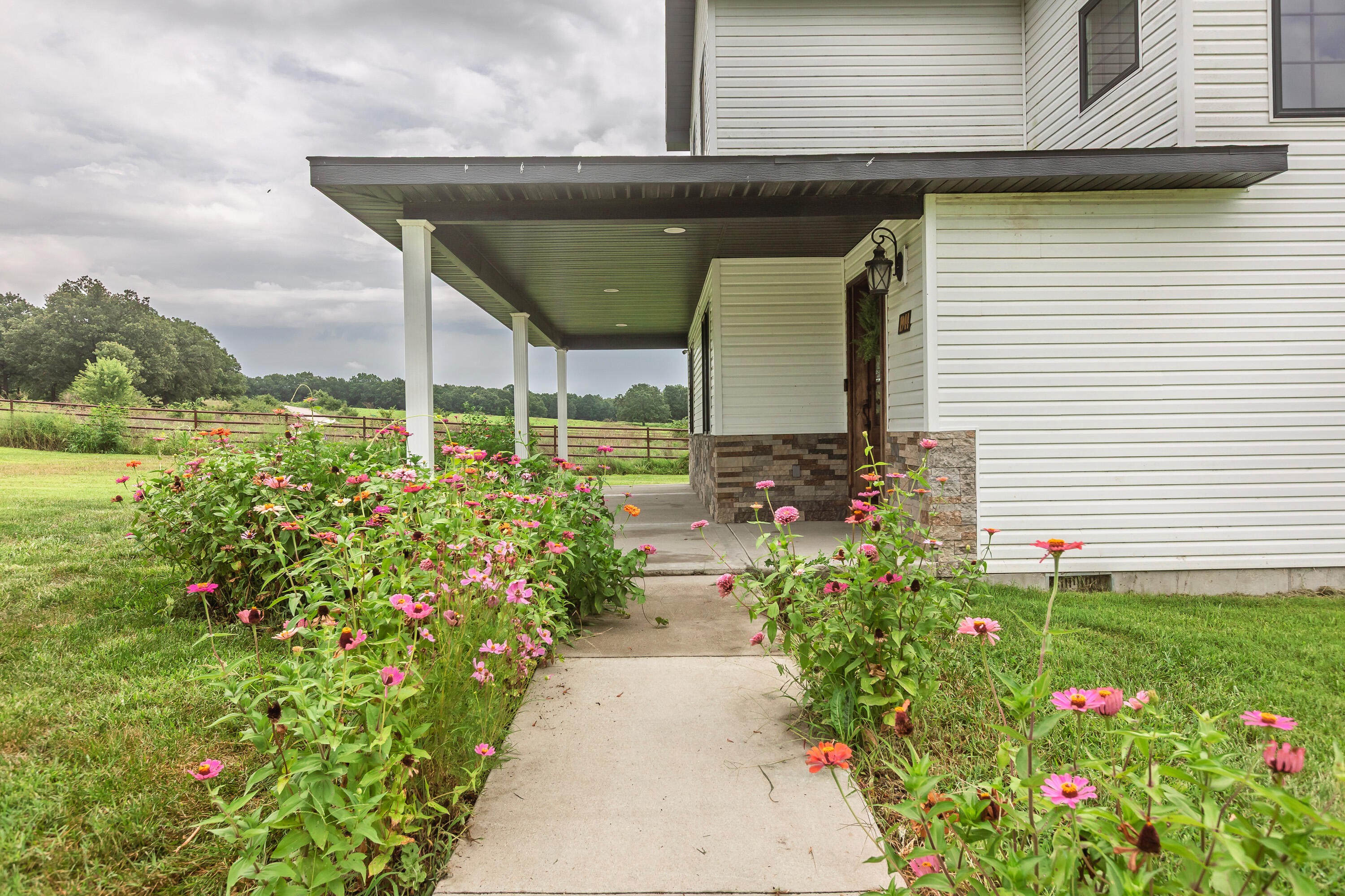 1944 Sampson Road Property Photo 4