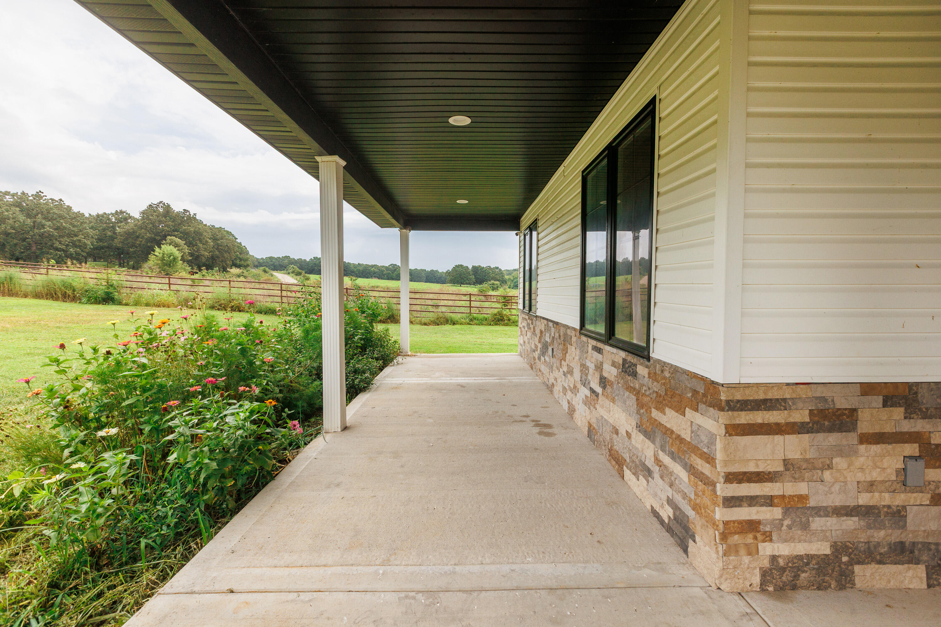 1944 Sampson Road Property Photo 5
