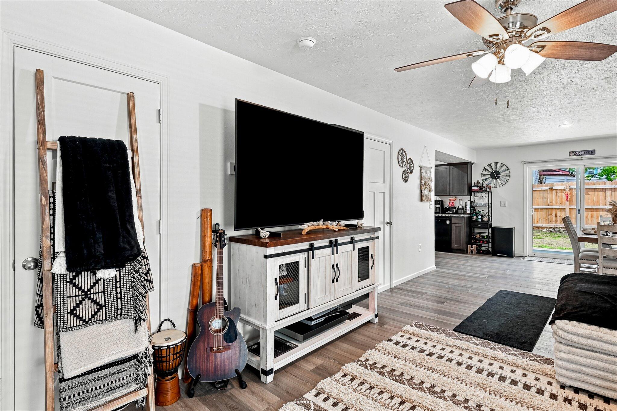 4071 White Oak Road Property Photo 5
