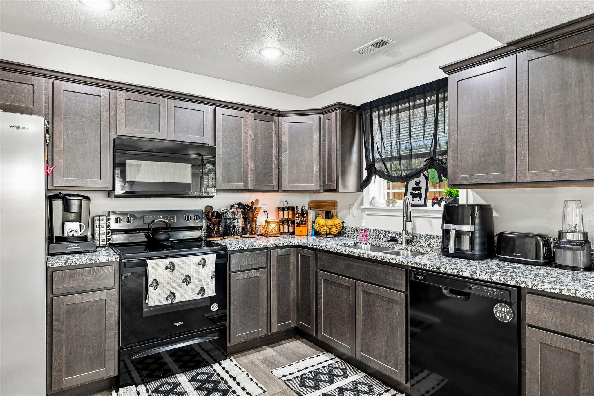 4071 White Oak Road Property Photo 8