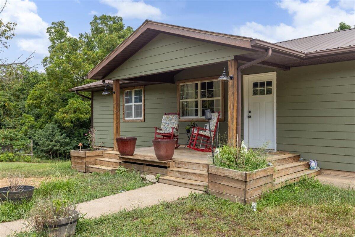 26480 Farm Road 1000 Property Photo 3