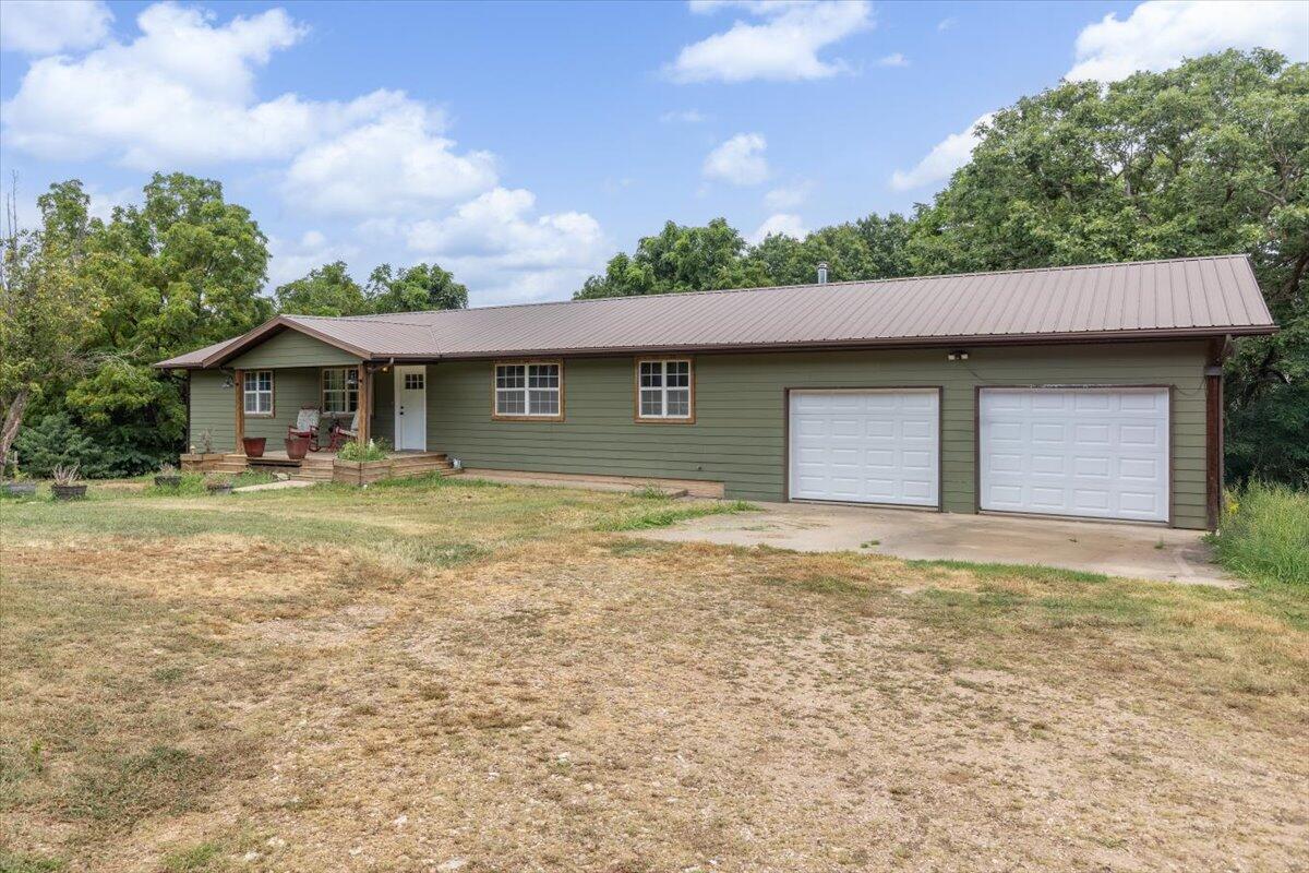 26480 Farm Road 1000 Property Photo 4