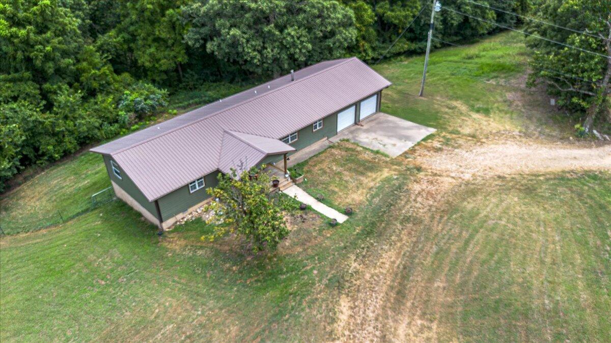 26480 Farm Road 1000 Property Photo 5