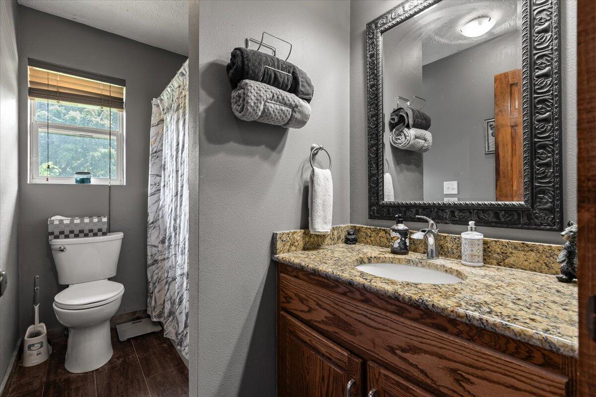 26480 Farm Road 1000 Property Photo 8
