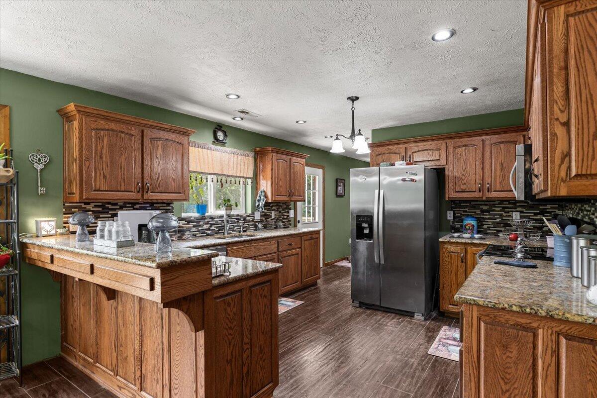 26480 Farm Road 1000 Property Photo 14