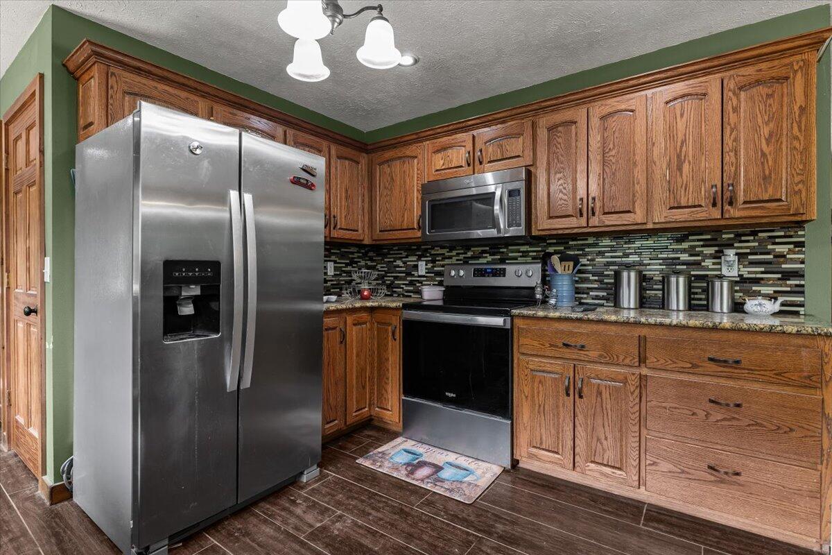 26480 Farm Road 1000 Property Photo 15