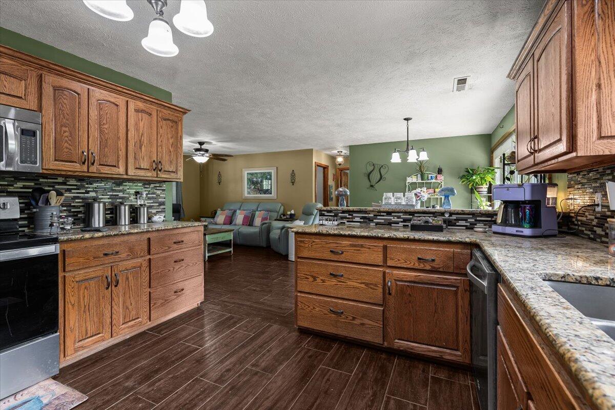 26480 Farm Road 1000 Property Photo 17