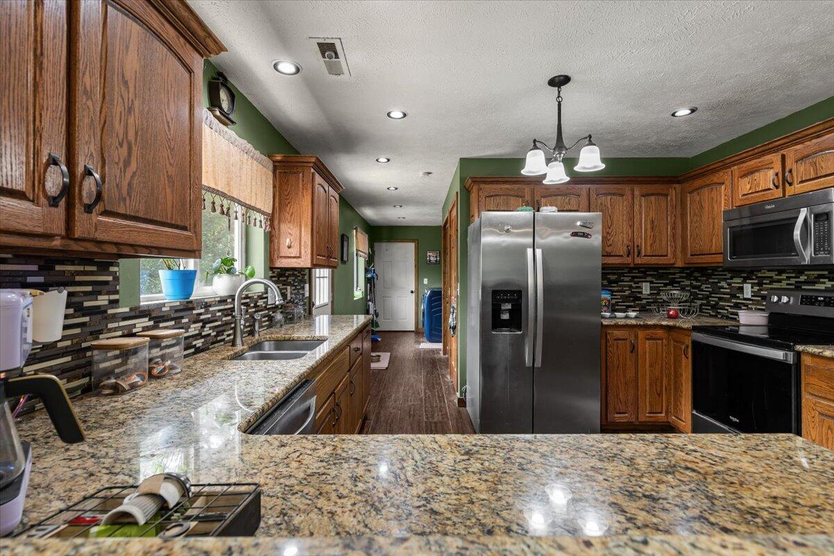 26480 Farm Road 1000 Property Photo 18