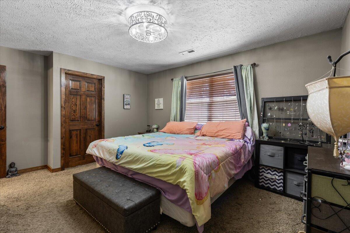 26480 Farm Road 1000 Property Photo 20