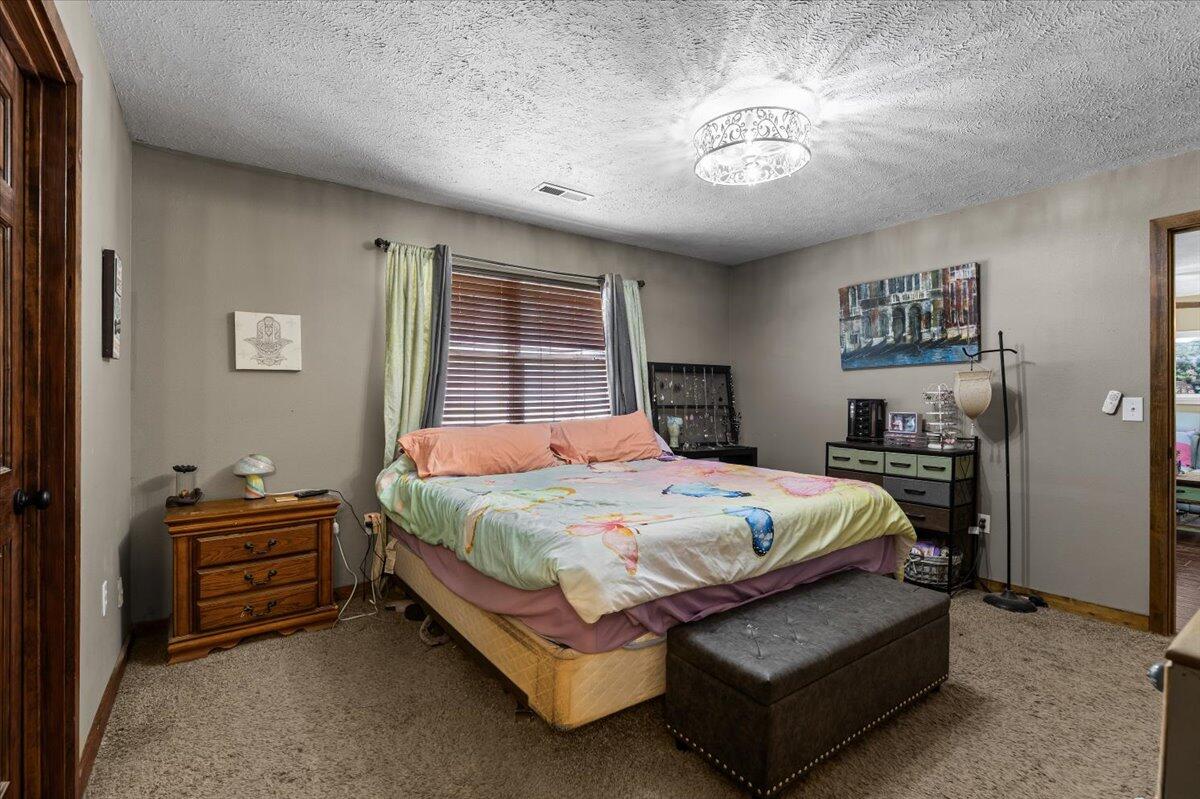 26480 Farm Road 1000 Property Photo 21