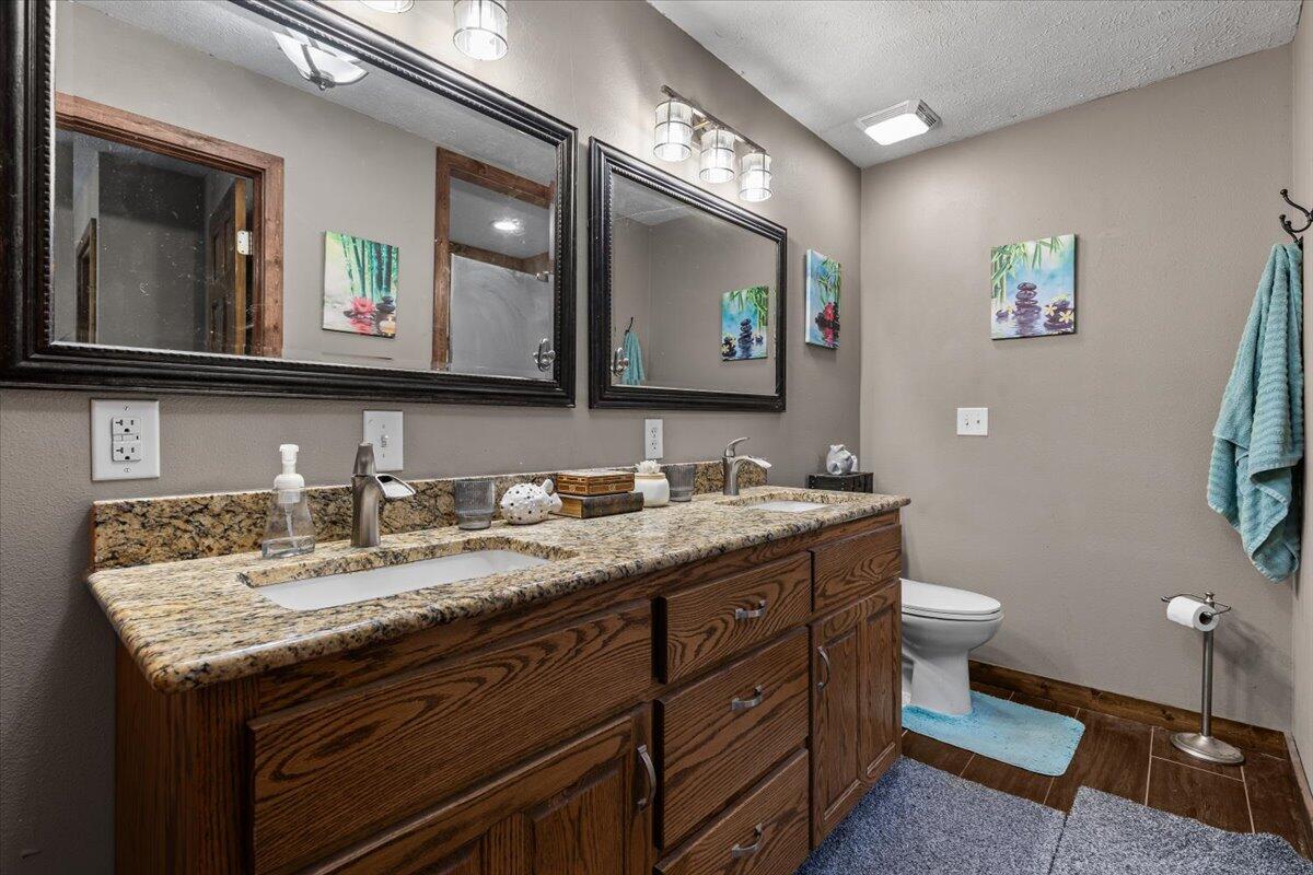 26480 Farm Road 1000 Property Photo 23