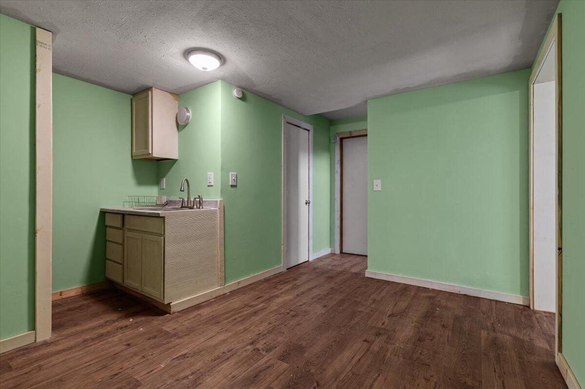 26480 Farm Road 1000 Property Photo 28