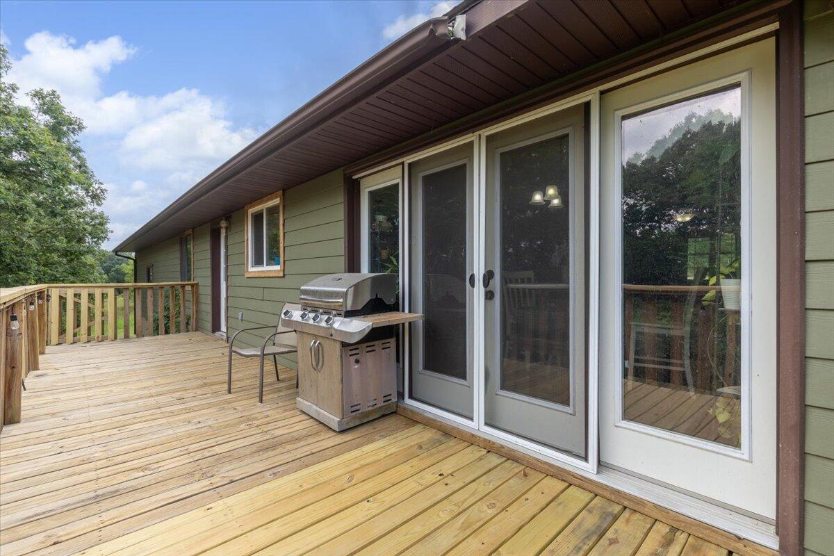 26480 Farm Road 1000 Property Photo 32