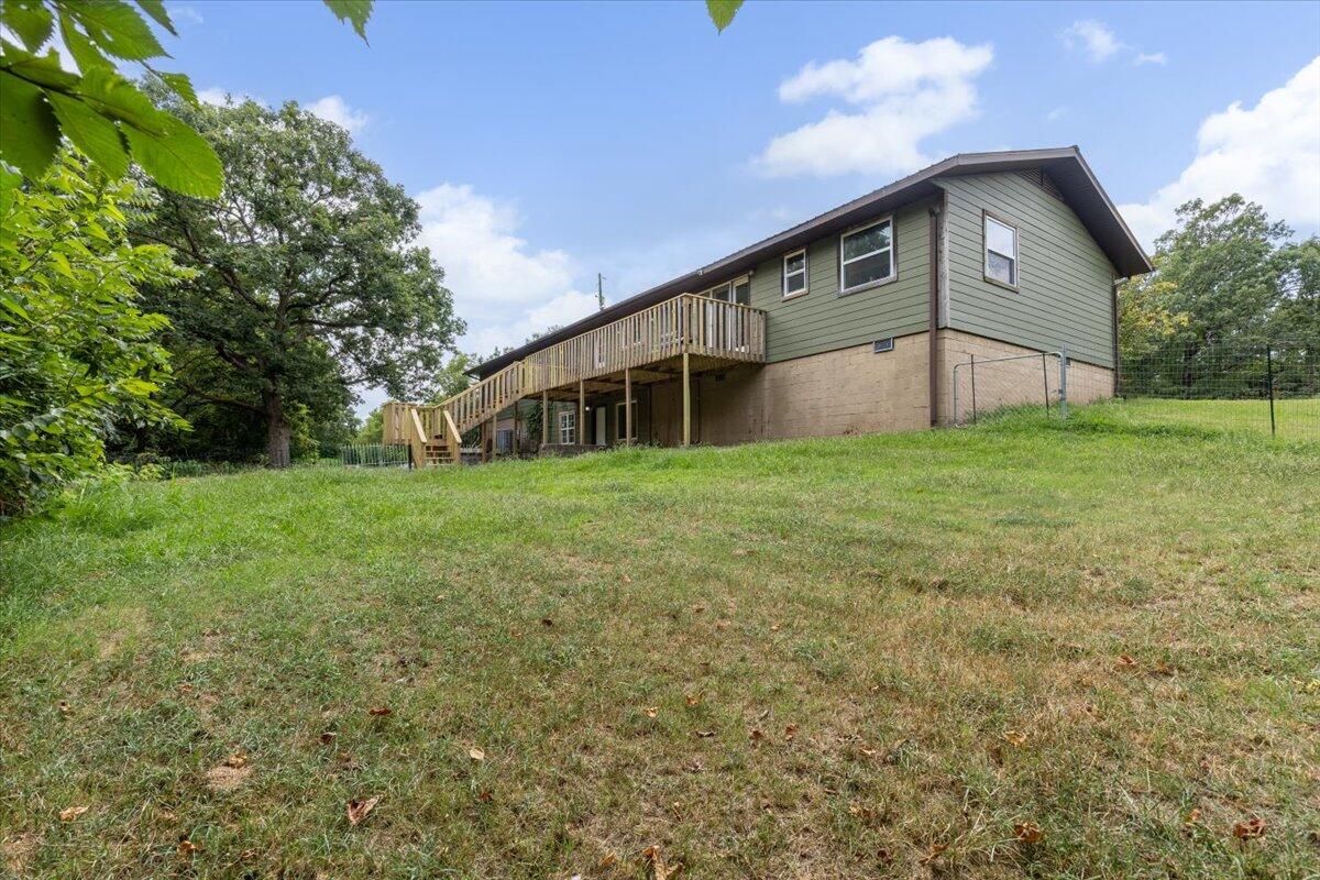 26480 Farm Road 1000 Property Photo 34