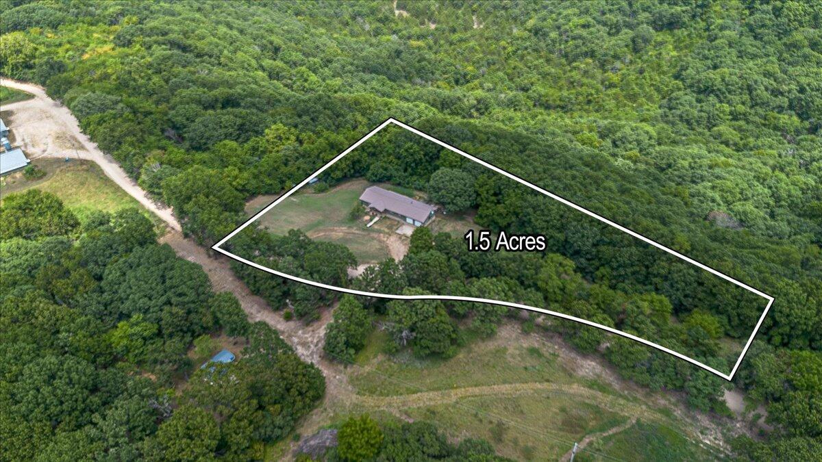 26480 Farm Road 1000 Property Photo 37