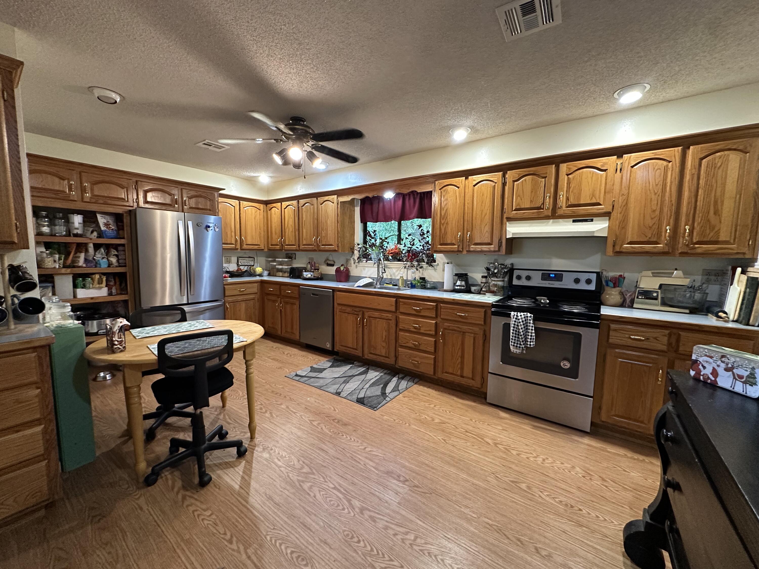 122 Riverview Drive Property Photo 4