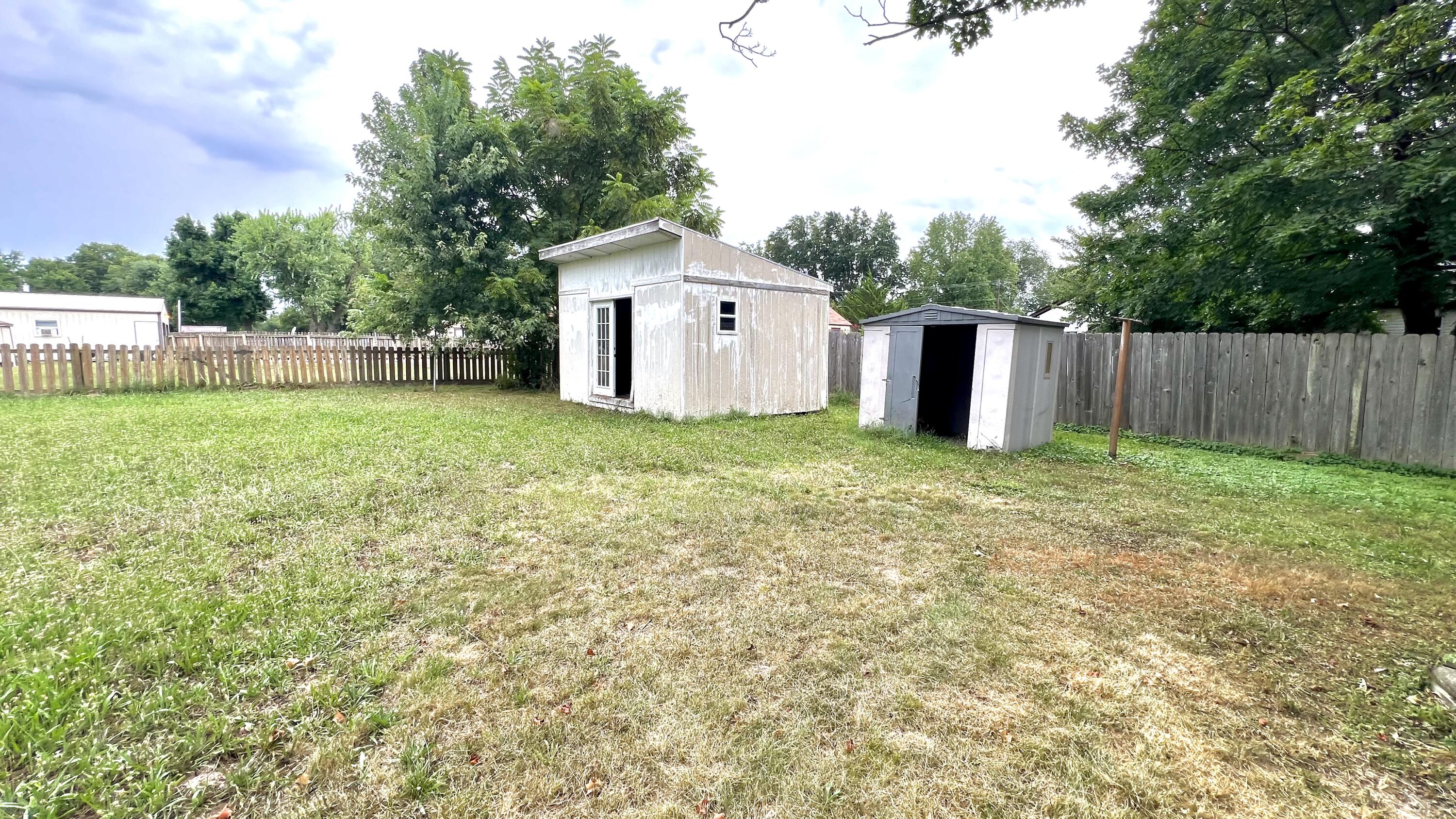 502 West County Street Property Photo 7