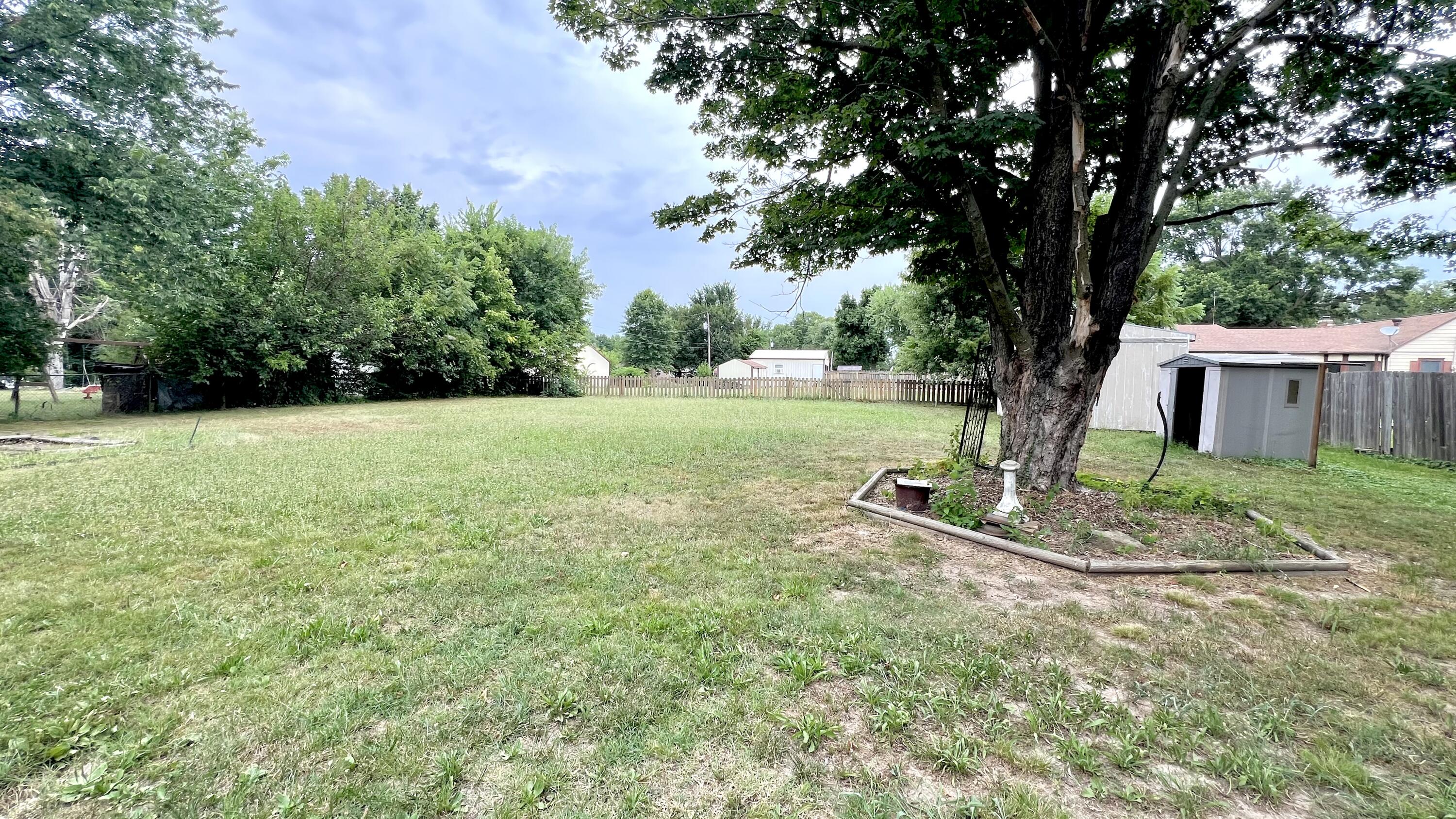 502 West County Street Property Photo 8