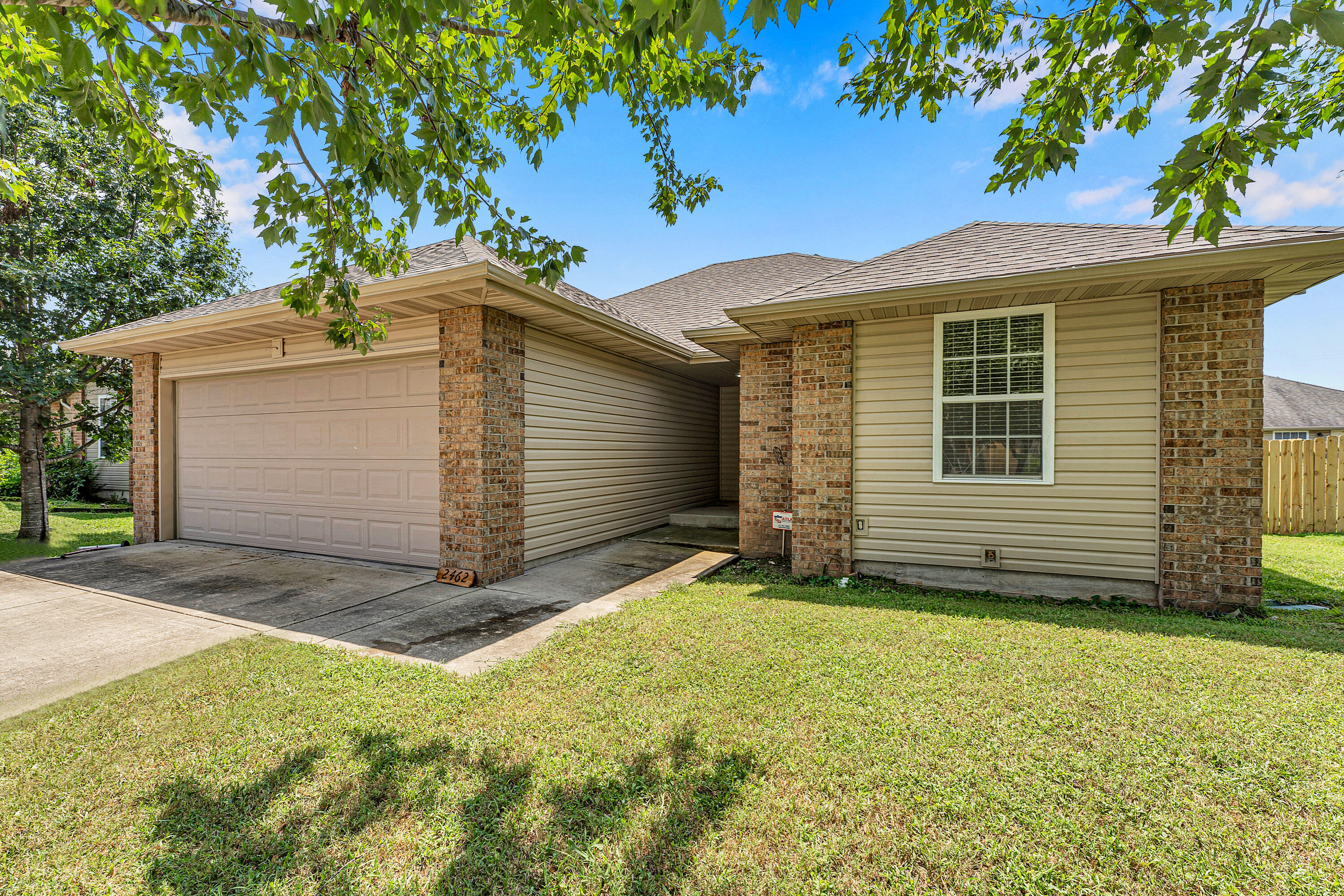 2462 West Cedar Creek Drive Property Photo 2