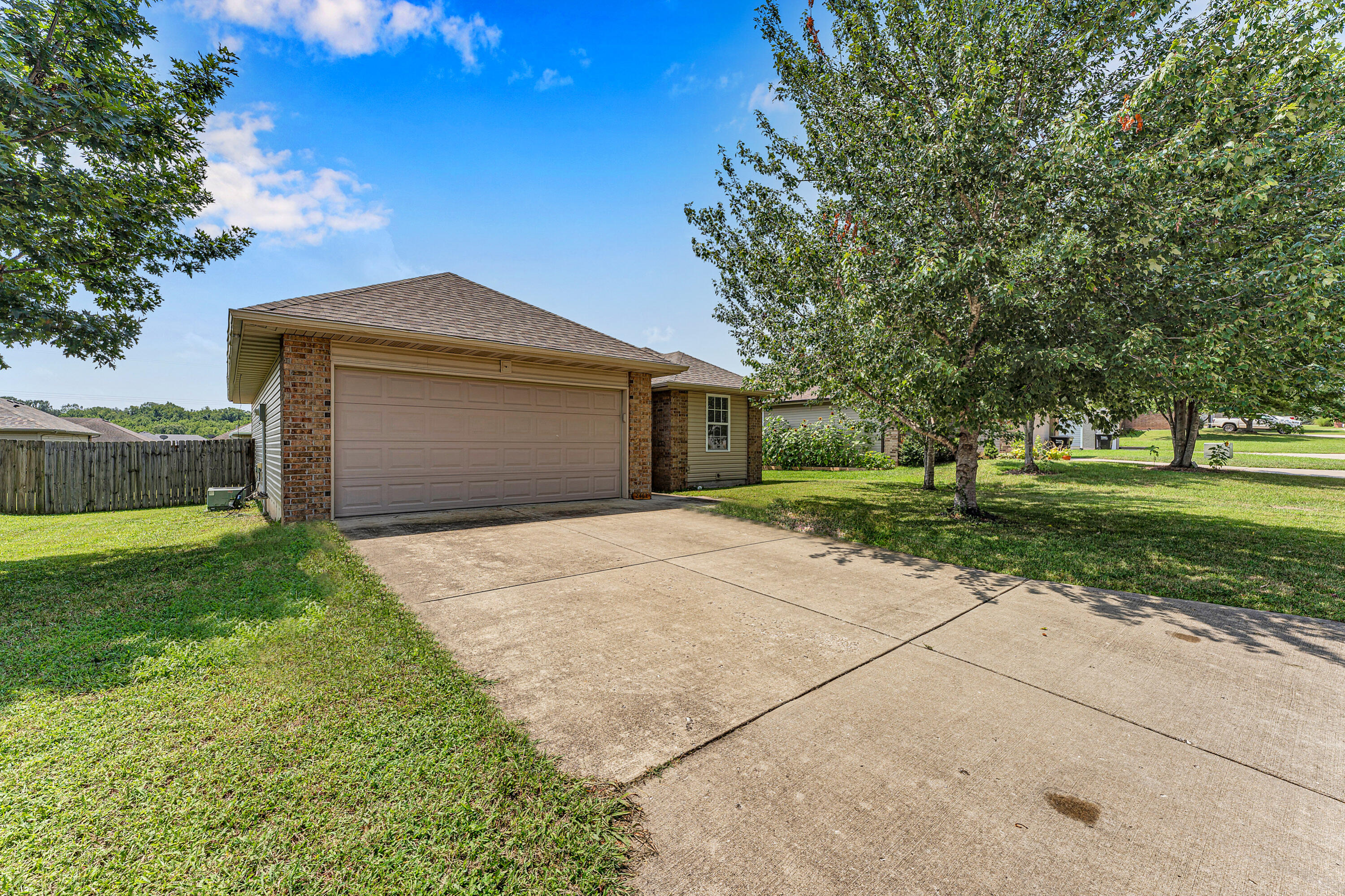 2462 West Cedar Creek Drive Property Photo 3