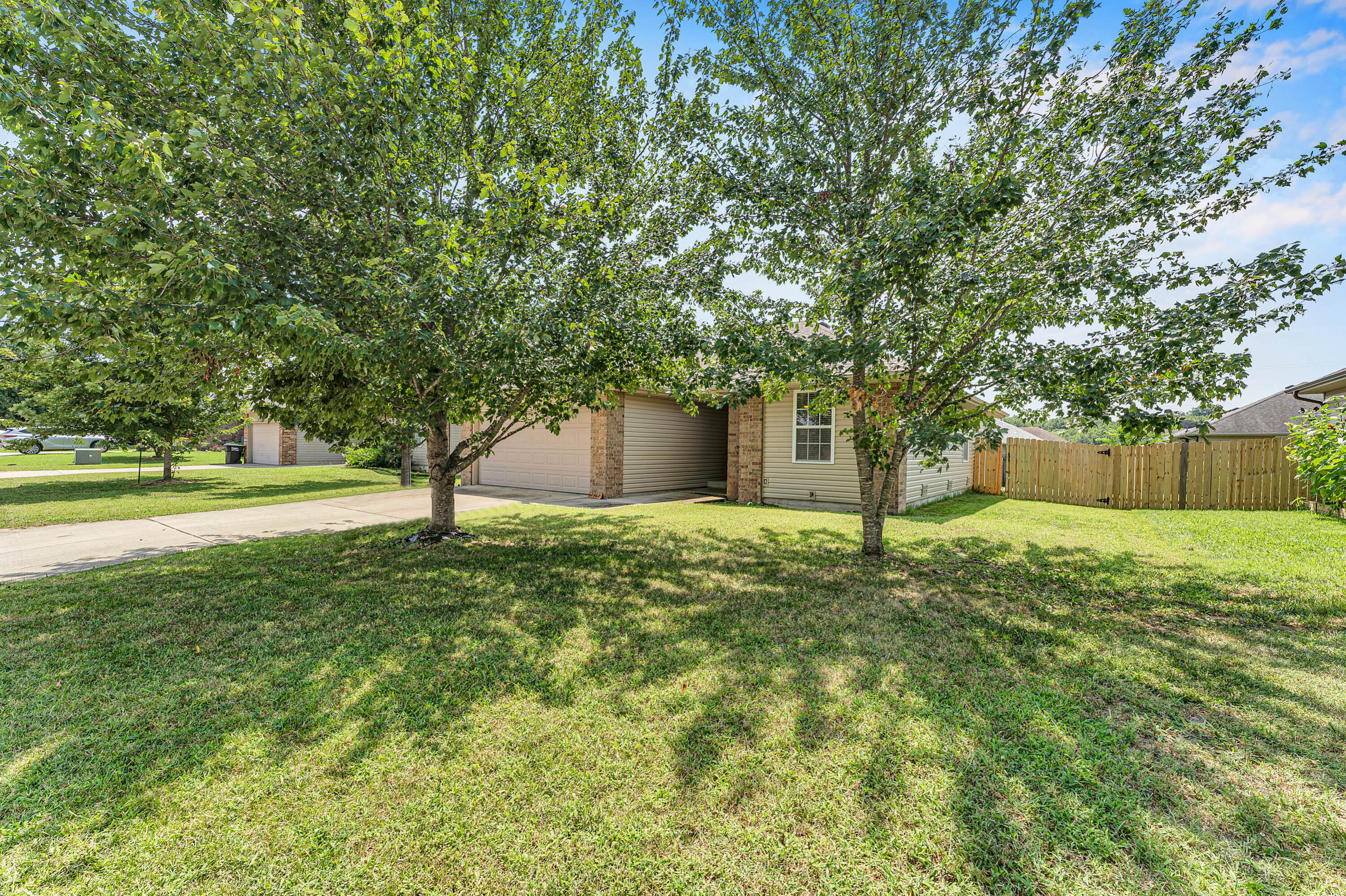 2462 West Cedar Creek Drive Property Photo 4
