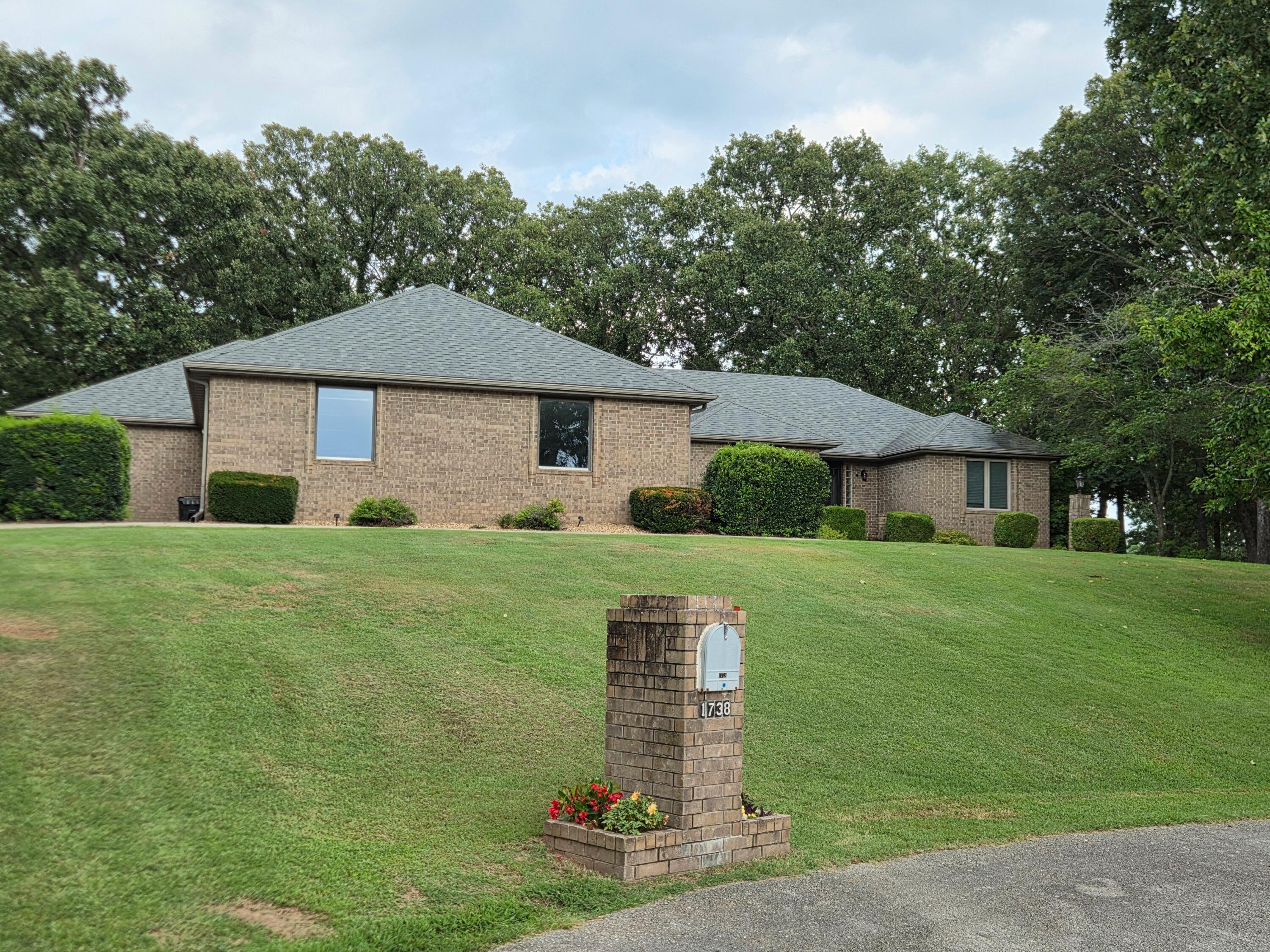 1738 Hawthorn Place