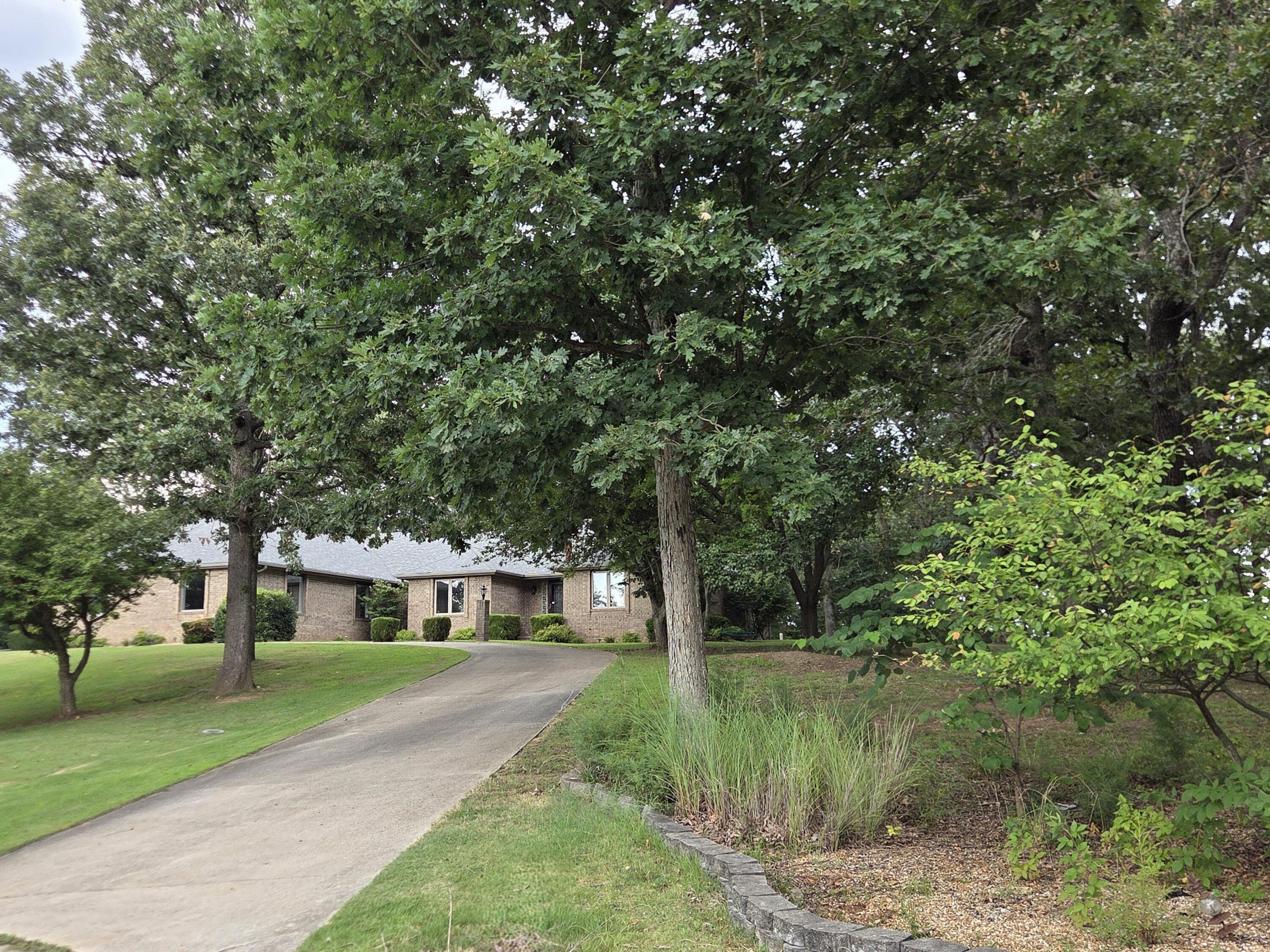 1738 Hawthorn Place Property Photo 5