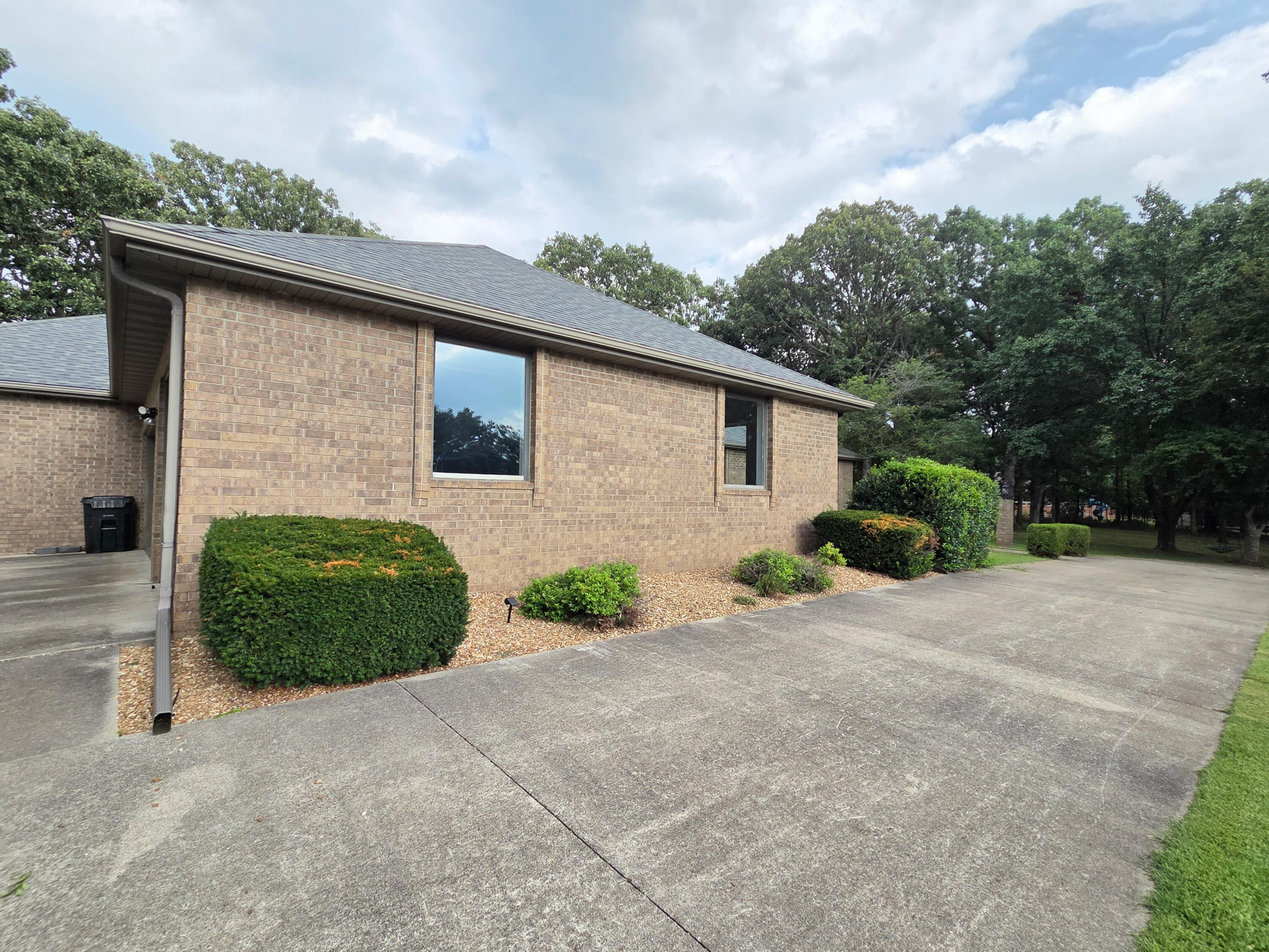 1738 Hawthorn Place Property Photo 6