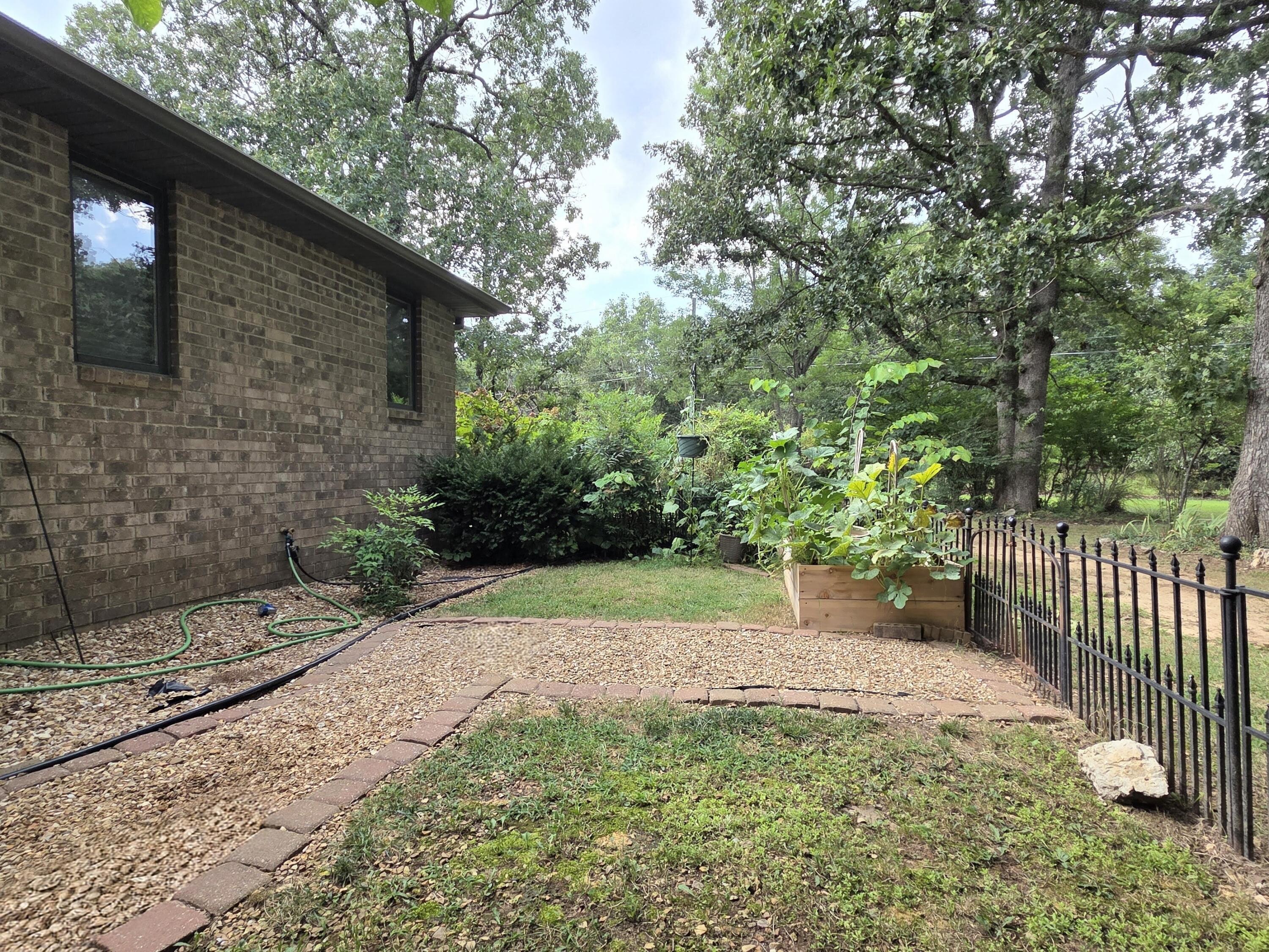 1738 Hawthorn Place Property Photo 27