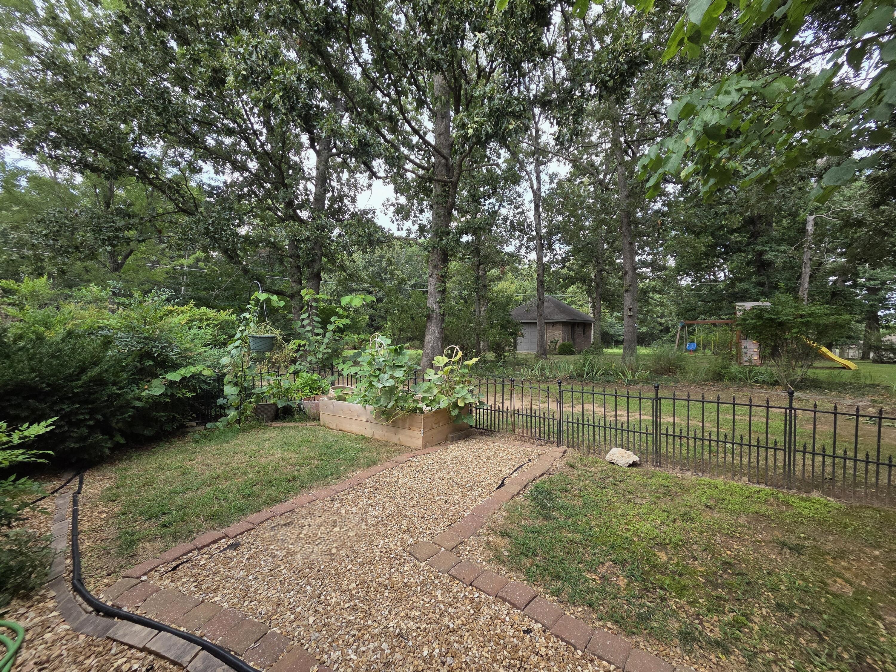 1738 Hawthorn Place Property Photo 28
