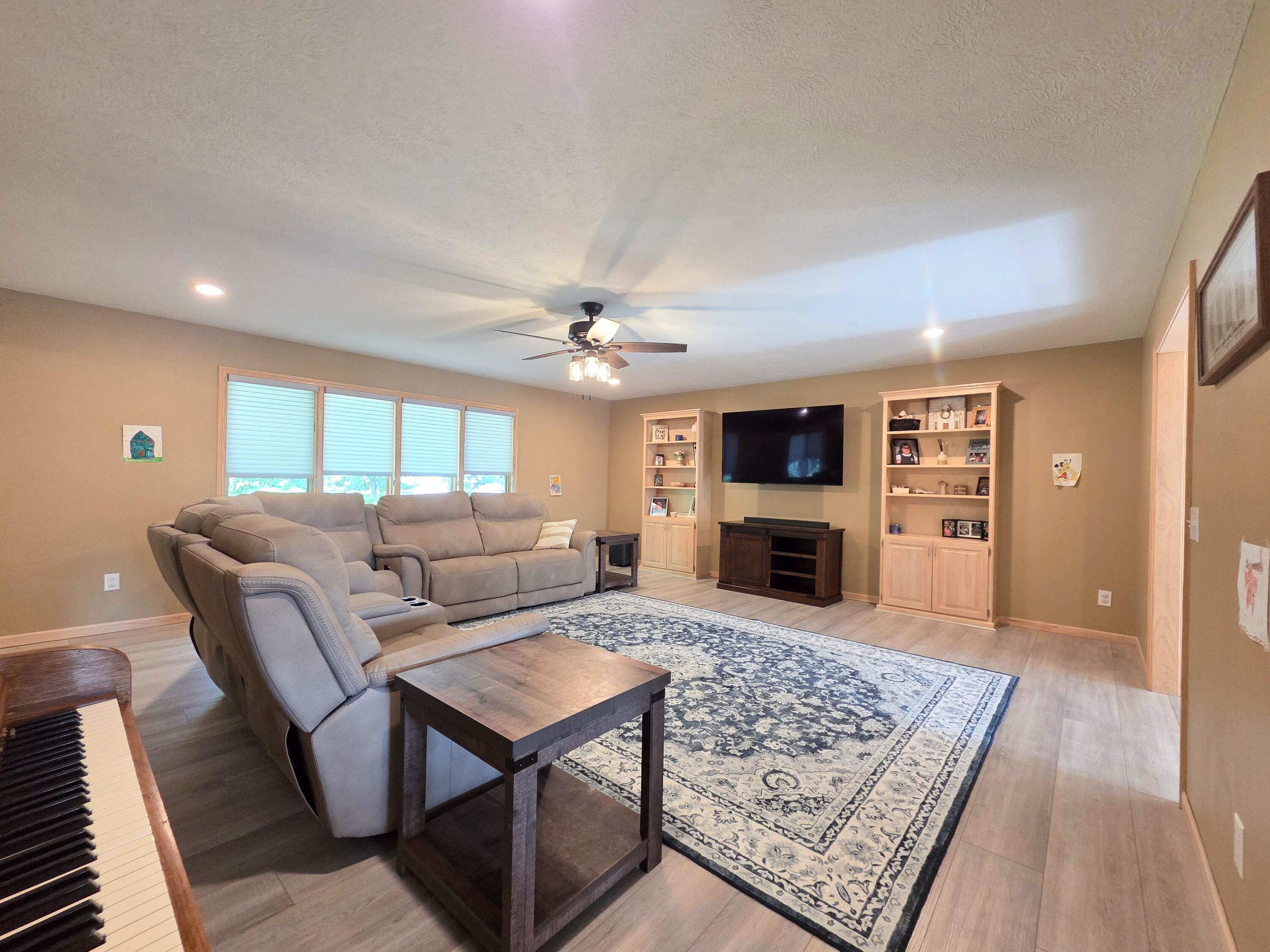 1738 Hawthorn Place Property Photo 42