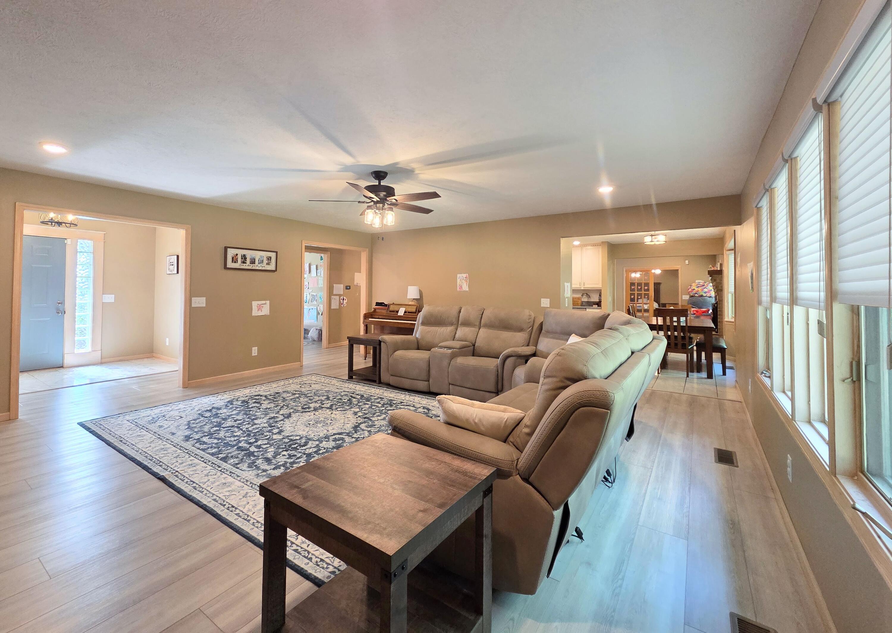 1738 Hawthorn Place Property Photo 44