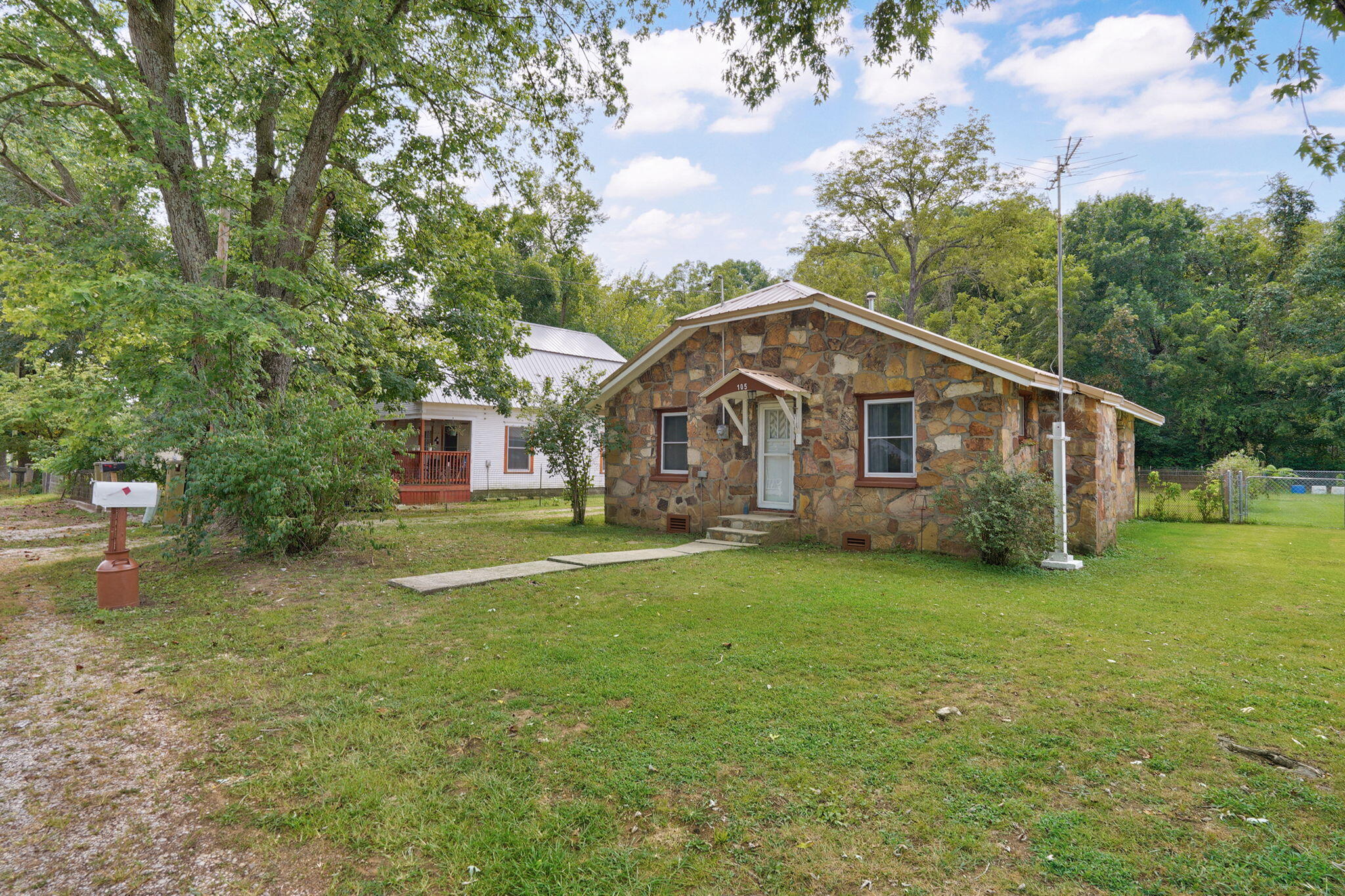 105 South Walnut Street Property Photo 2