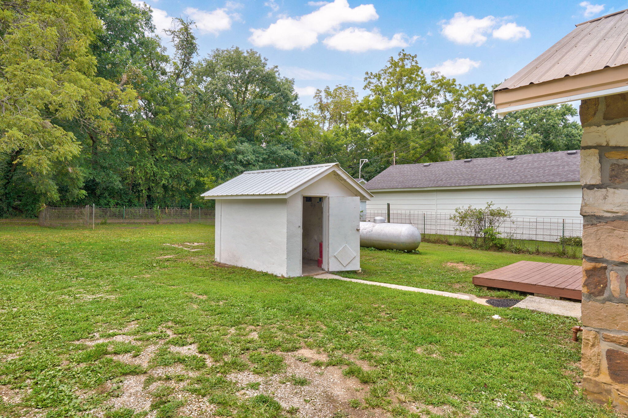 105 South Walnut Street Property Photo 4