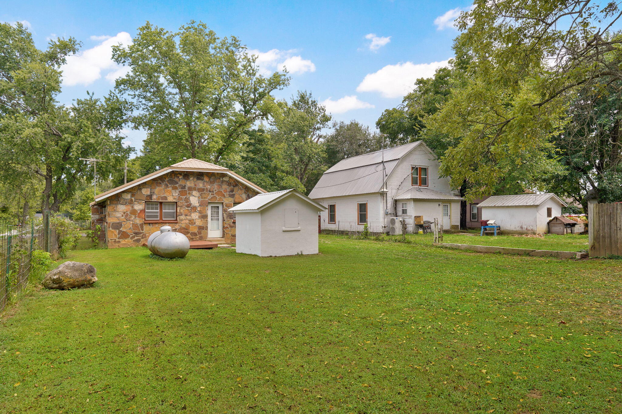 105 South Walnut Street Property Photo 6
