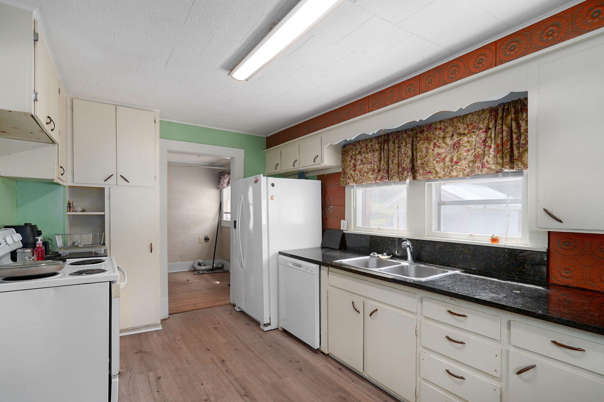 105 South Walnut Street Property Photo 12