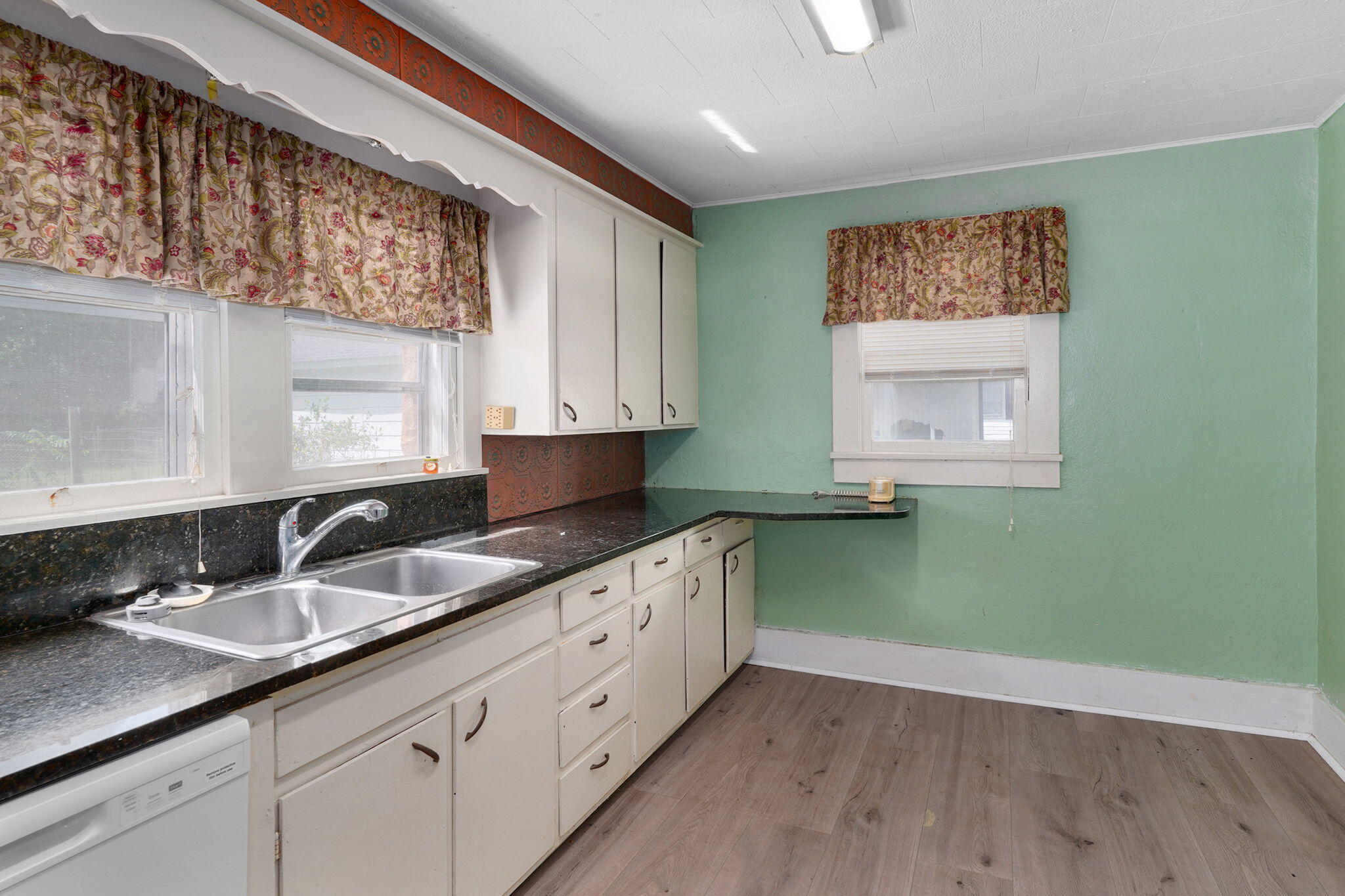 105 South Walnut Street Property Photo 16