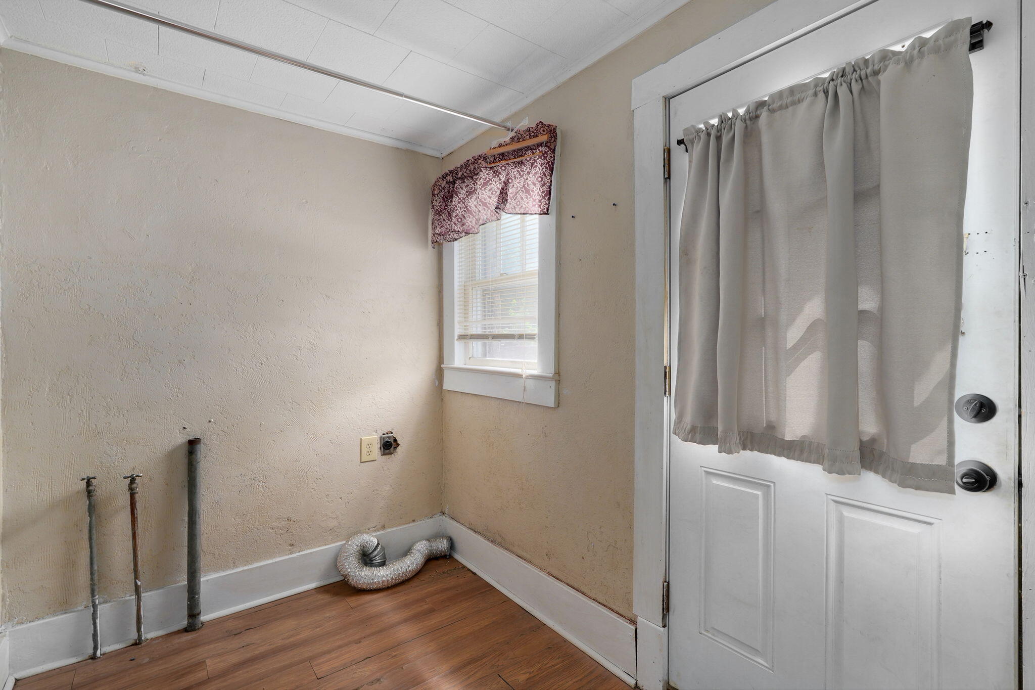 105 South Walnut Street Property Photo 18