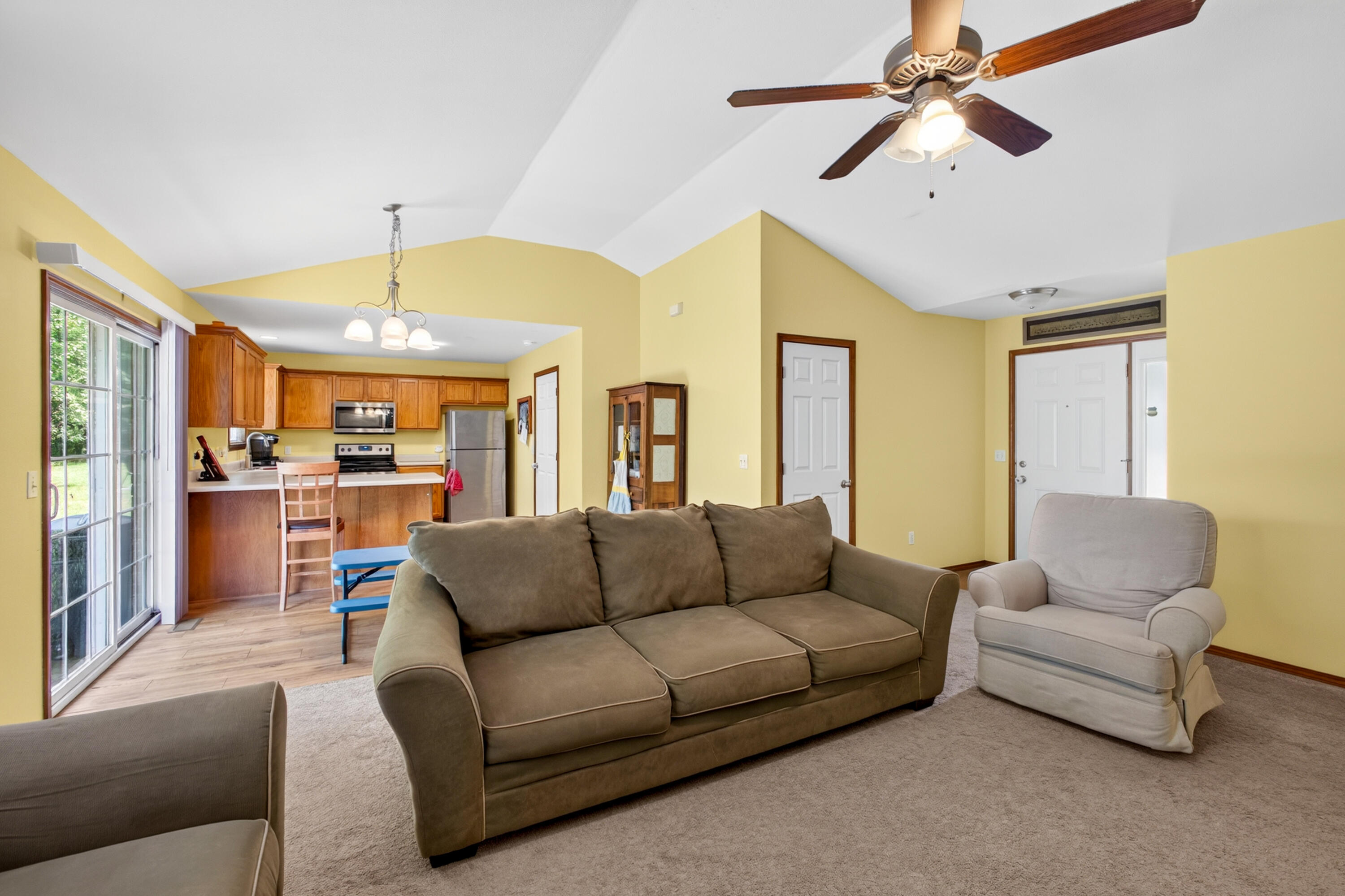 709 South Hazelnut Avenue Property Photo 6