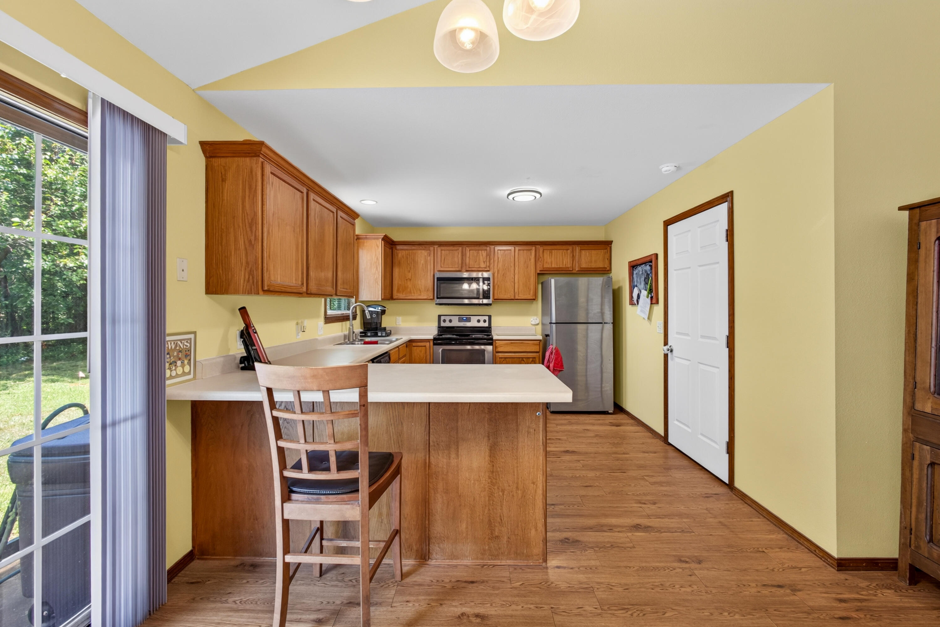 709 South Hazelnut Avenue Property Photo 8