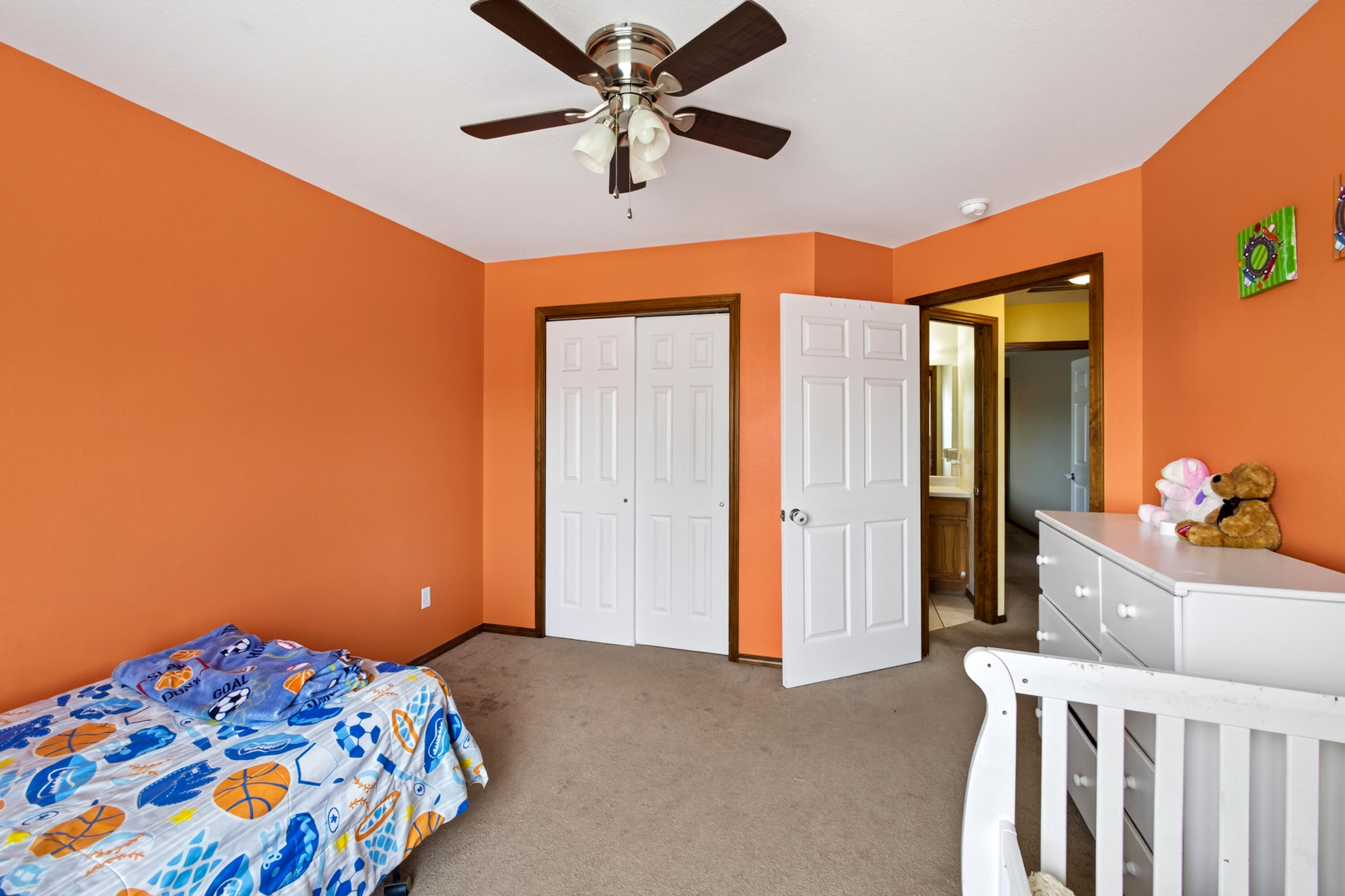 709 South Hazelnut Avenue Property Photo 13