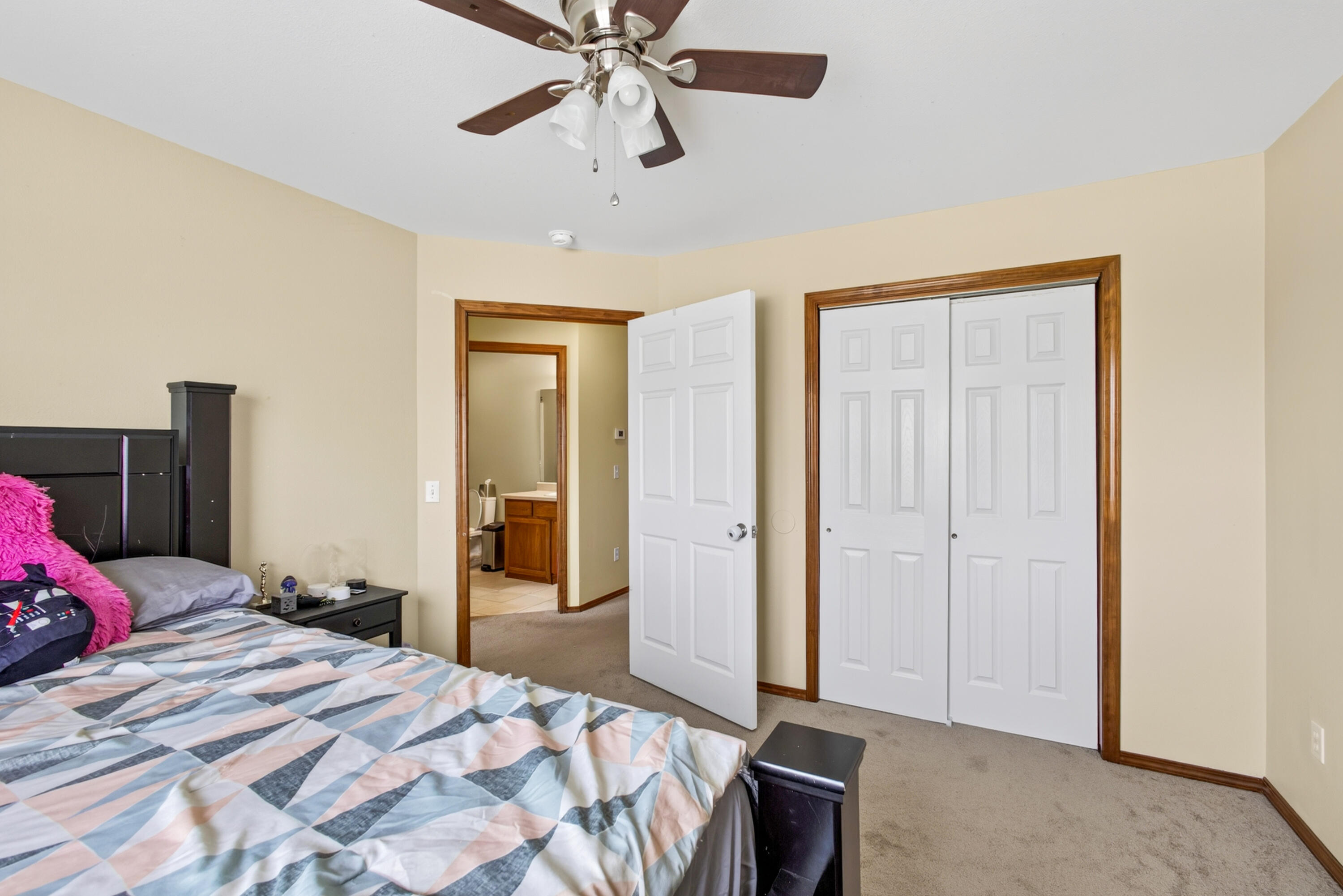 709 South Hazelnut Avenue Property Photo 15