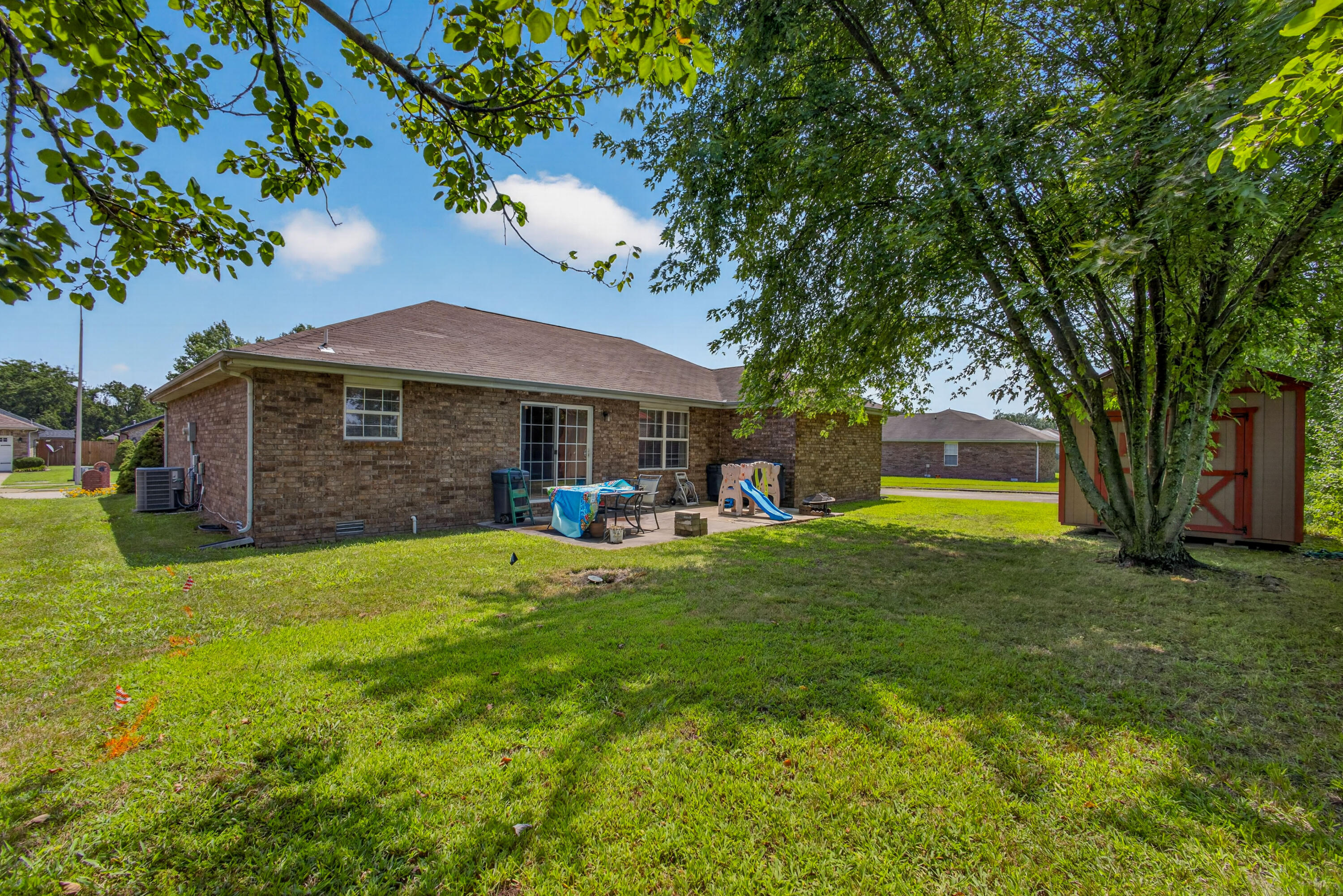 709 South Hazelnut Avenue Property Photo 23