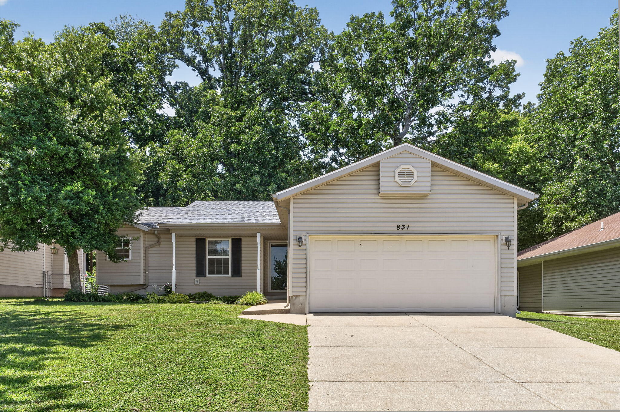 831 South Hickory Lane Property Photo 3