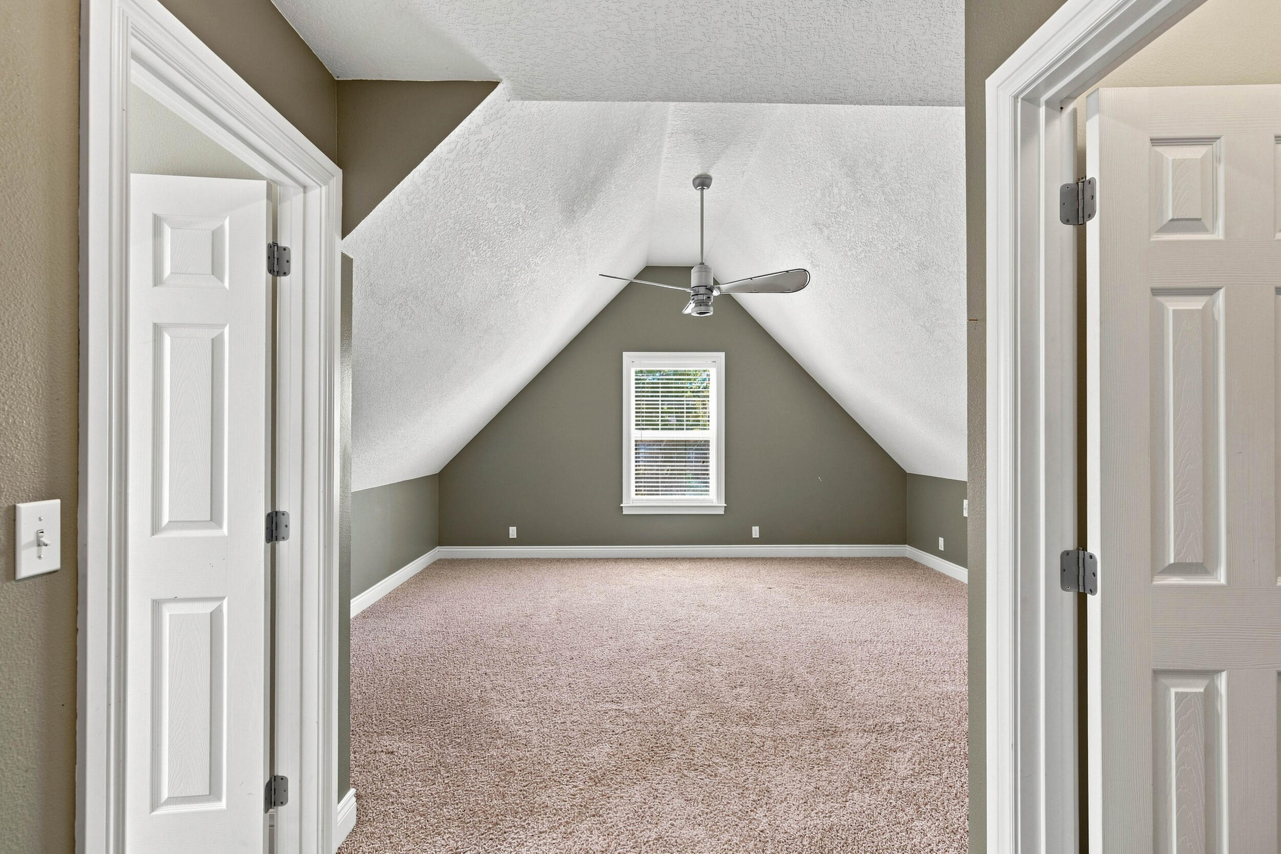 113 Justin Boulevard Property Photo 33