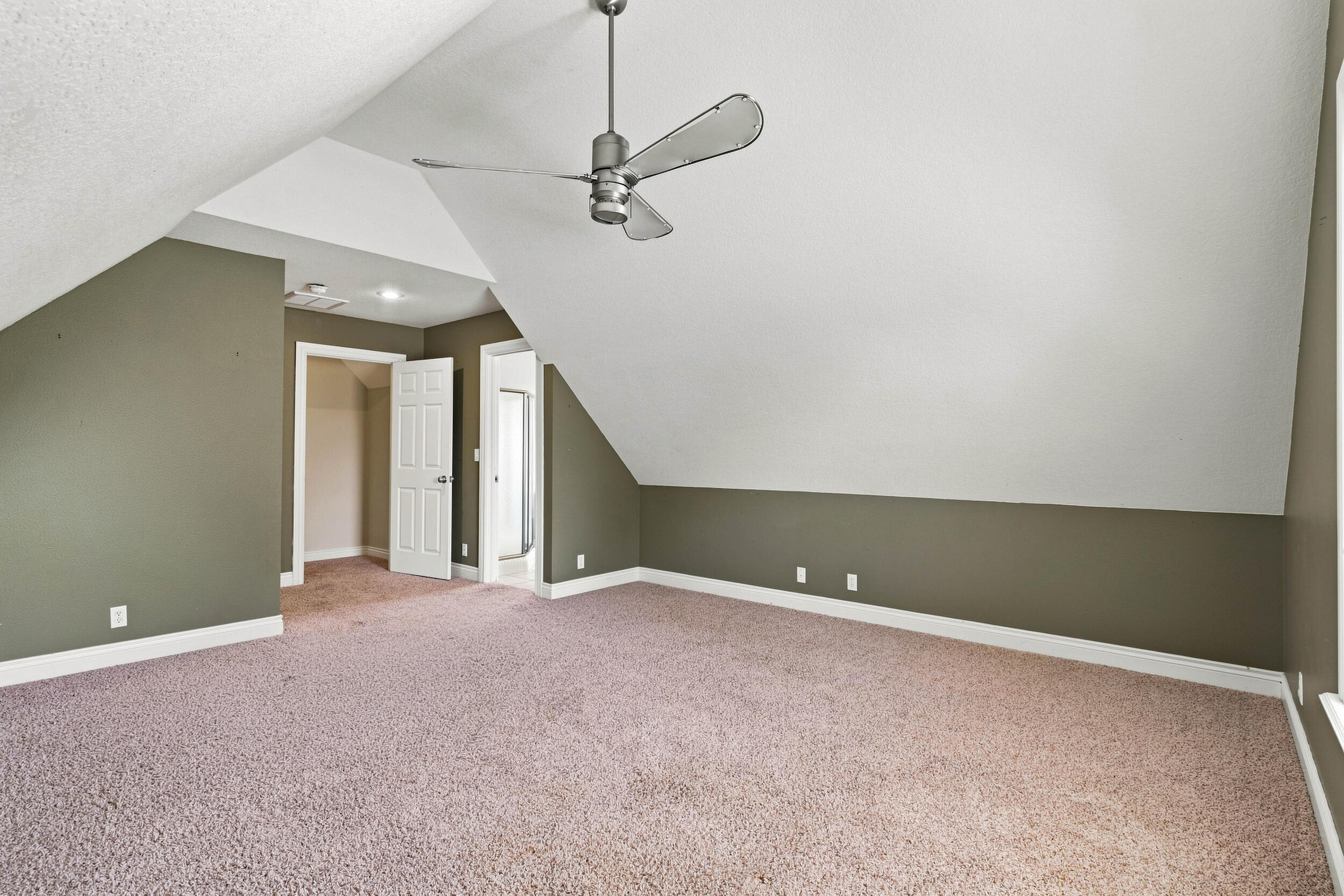 113 Justin Boulevard Property Photo 34