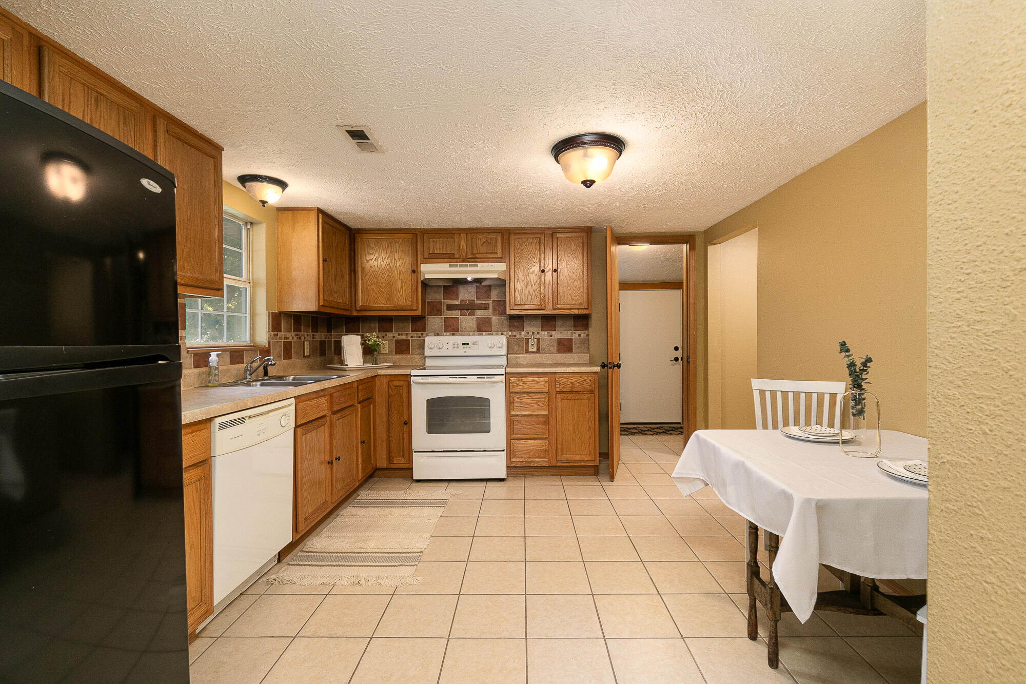 1130 South Crutcher Avenue Property Photo 8
