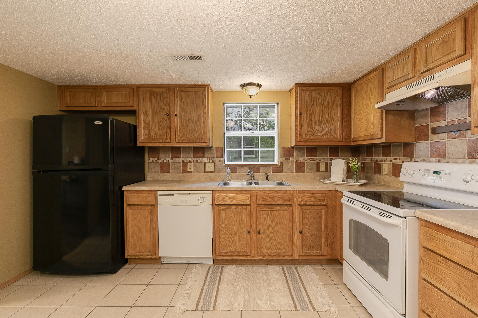 1130 South Crutcher Avenue Property Photo 10