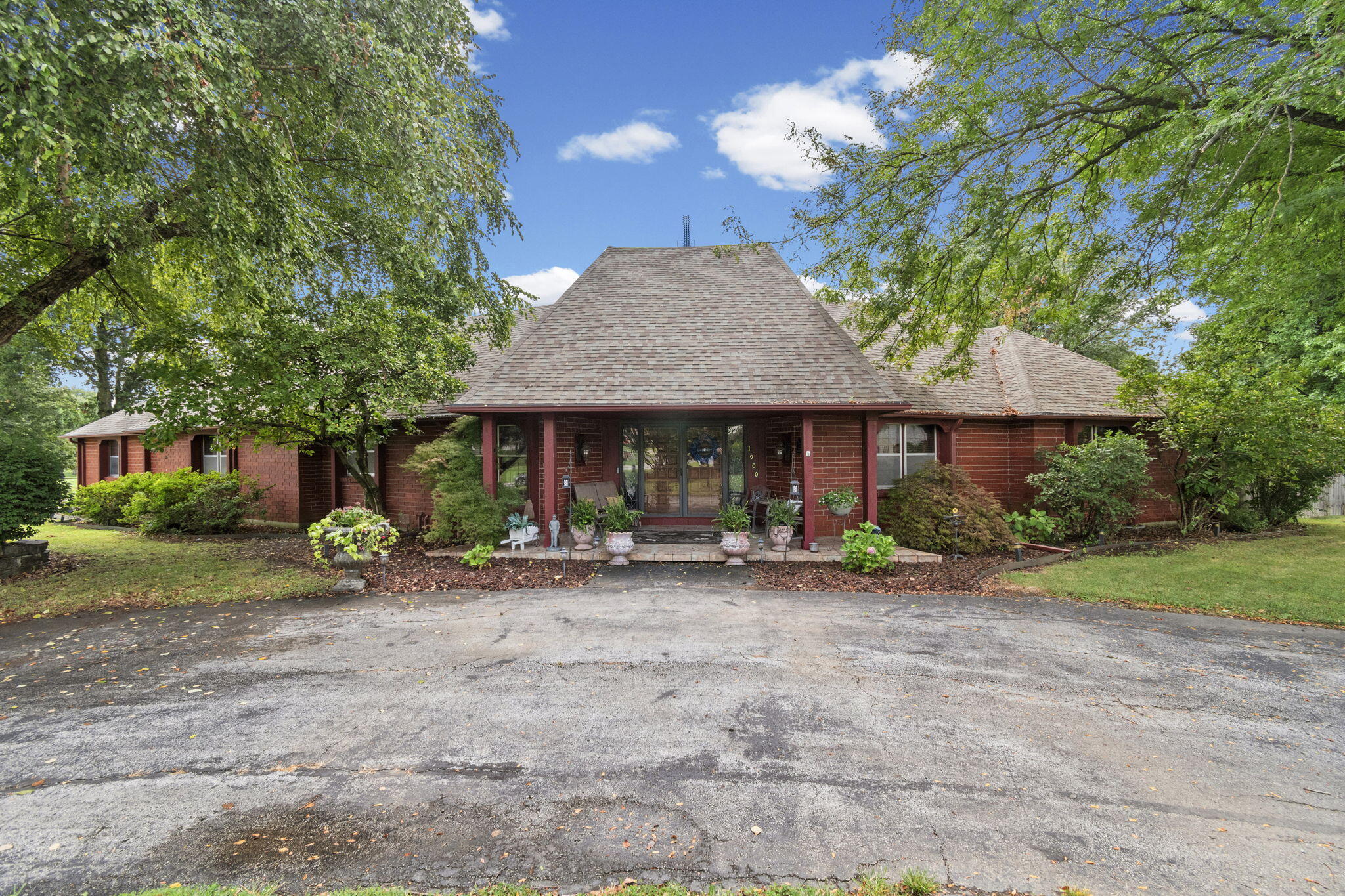 1900 East Arcadia Drive Property Photo 9