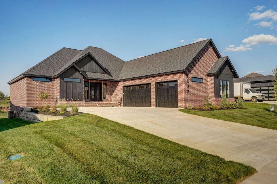 1837 East Cobblestone Drive Property Photo 2